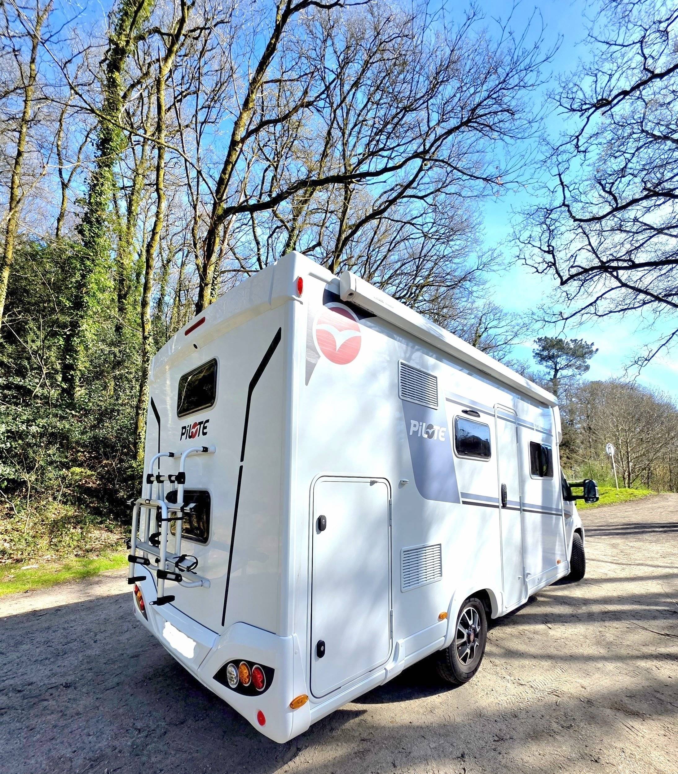 Pilote P 696 D Essentiel