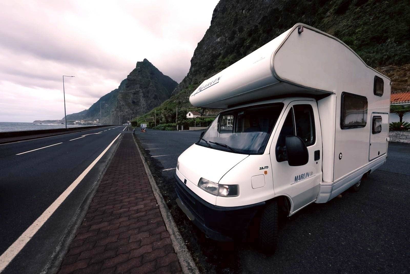 Front view from 3/4 Fiat fiat ducato 2800 JTD - Yescapa