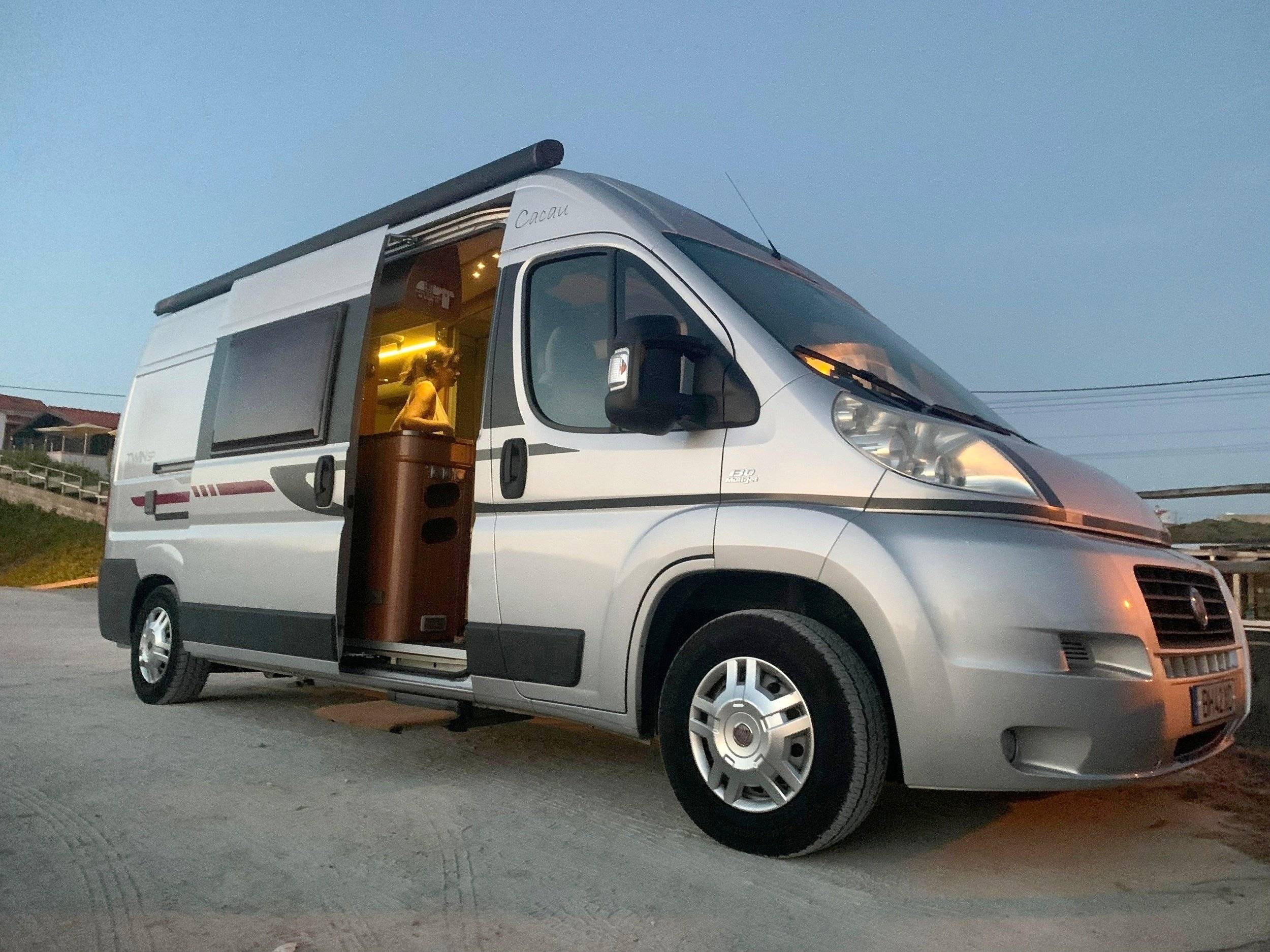 Vue avant de 3/4 Fiat FIAT DUCATO - Yescapa