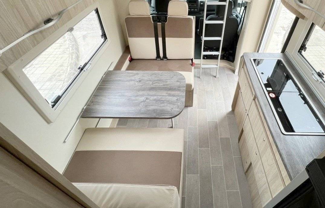 Dinette Fiat 2,3 l 130 ch - Yescapa