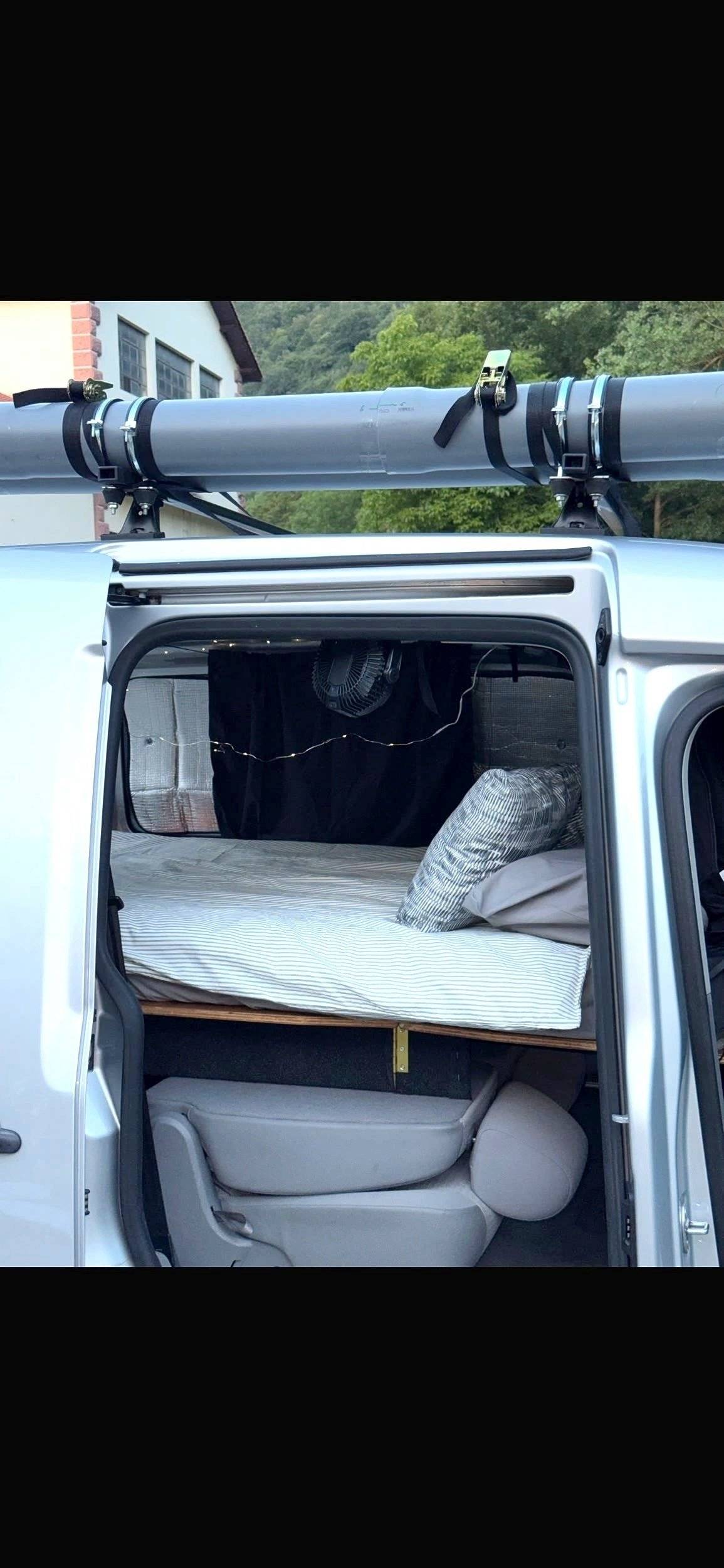 Menjador Volkswagen Caddy 1.9 105 cv - Yescapa