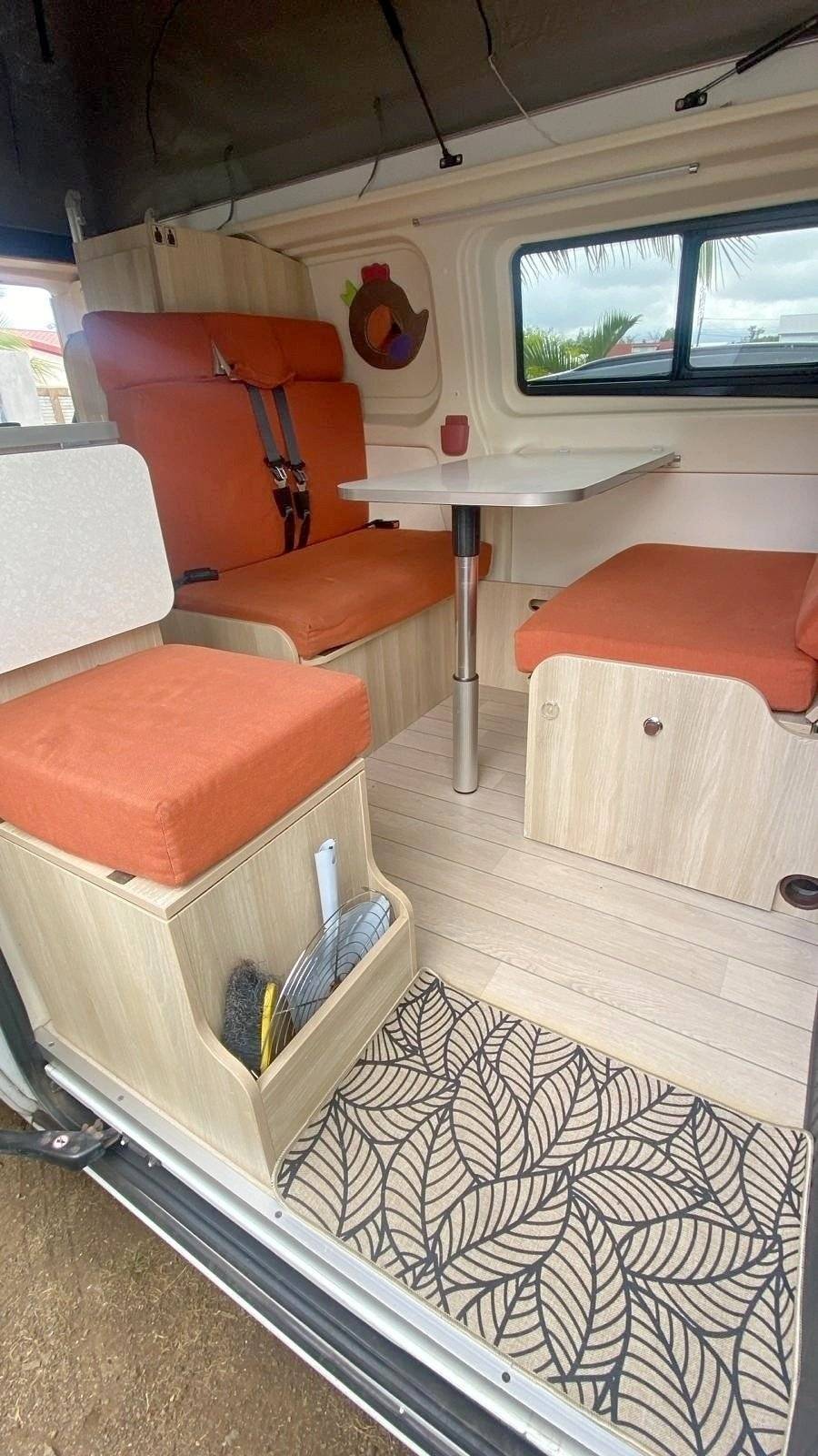 Rapido Ford Transit Custom