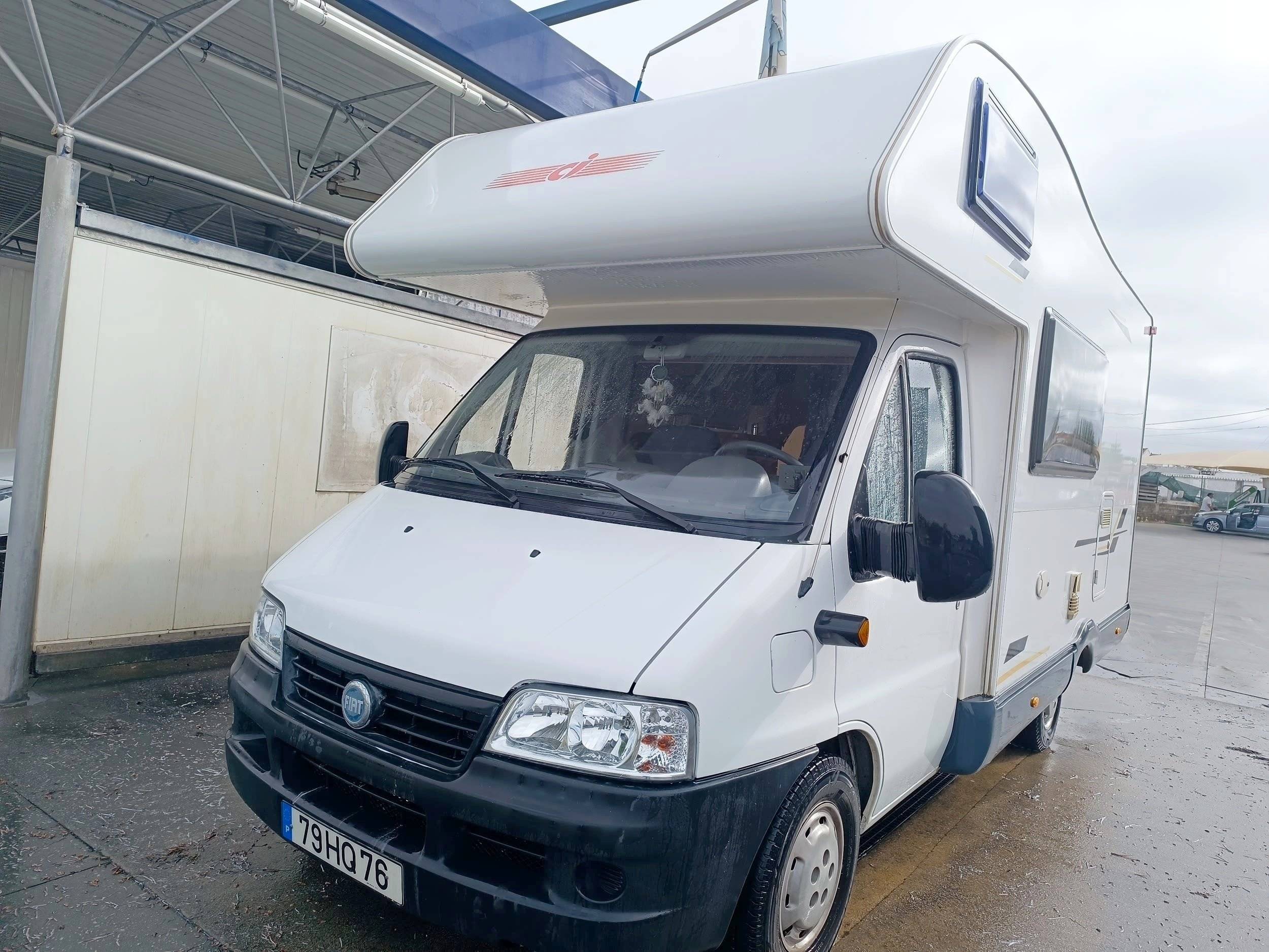Vista frontale a ¾ Fiat Fiat 2.3 - Yescapa