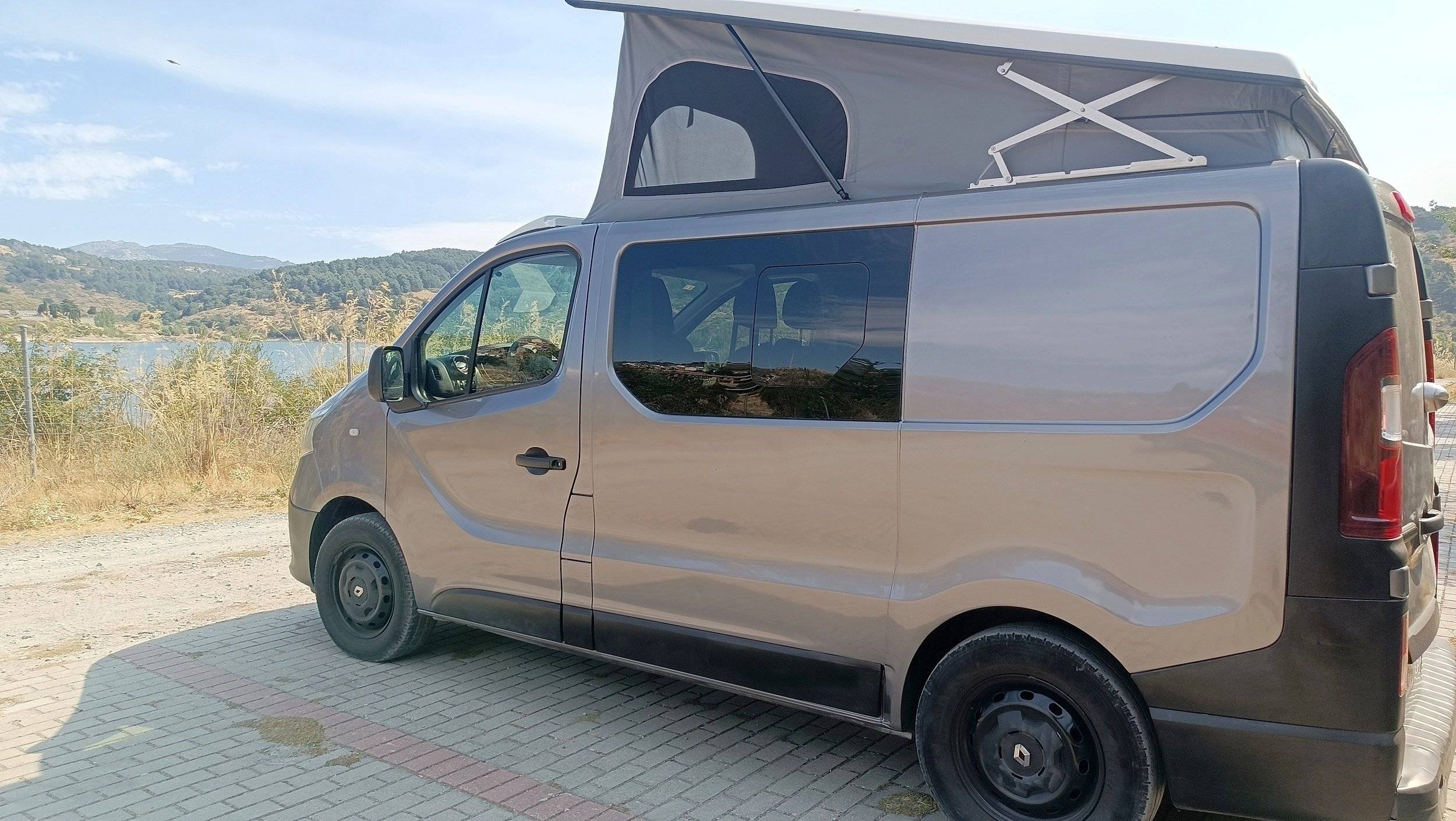 Vista de 3/4 Renault - Yescapa