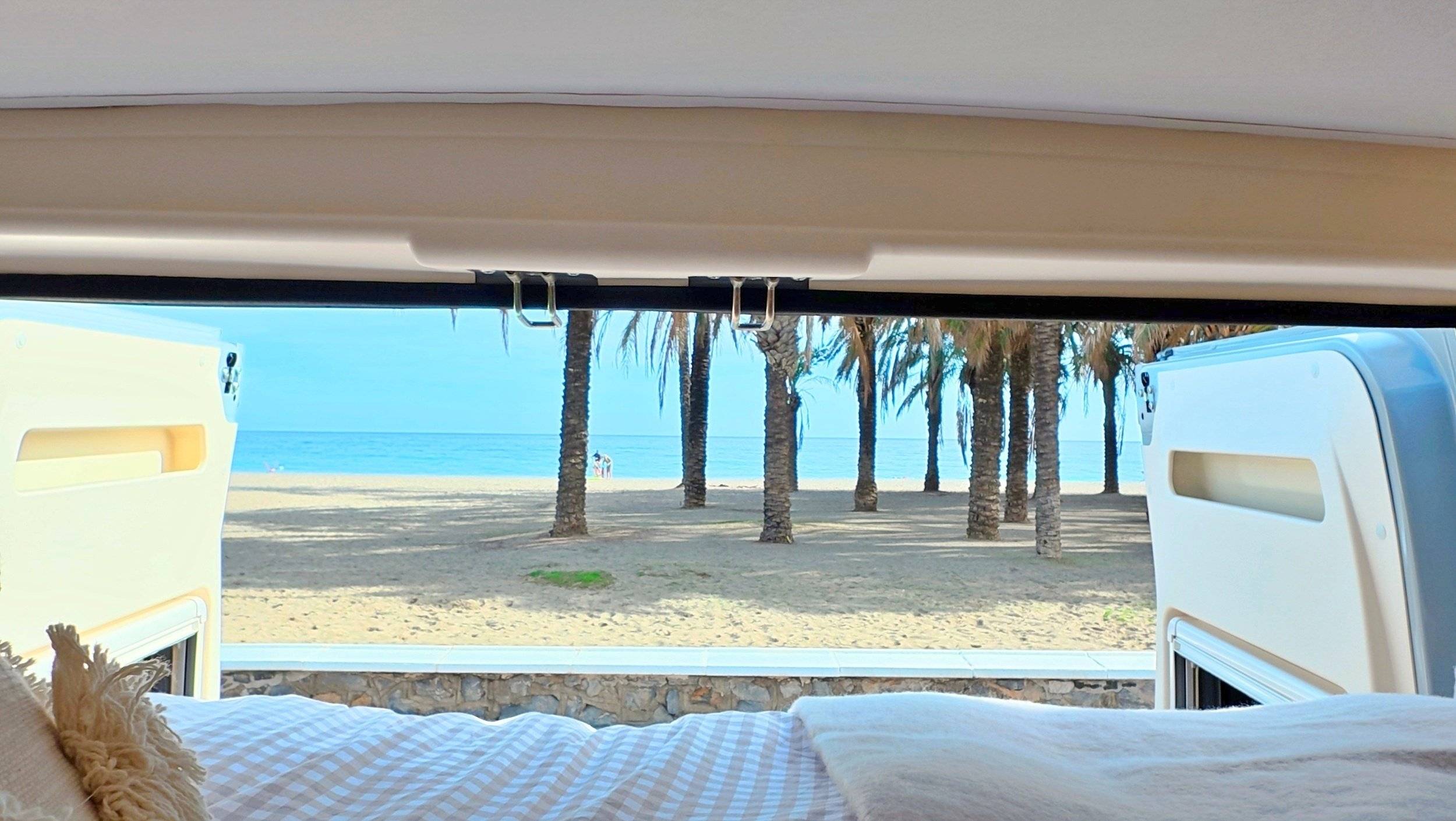 Vue avant de 3/4 Fiat Fiat ducato - Yescapa