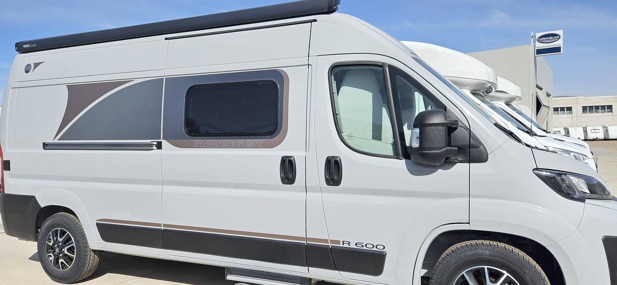Vista del vehicle angle davanter Fiat Fiat ducato - Yescapa