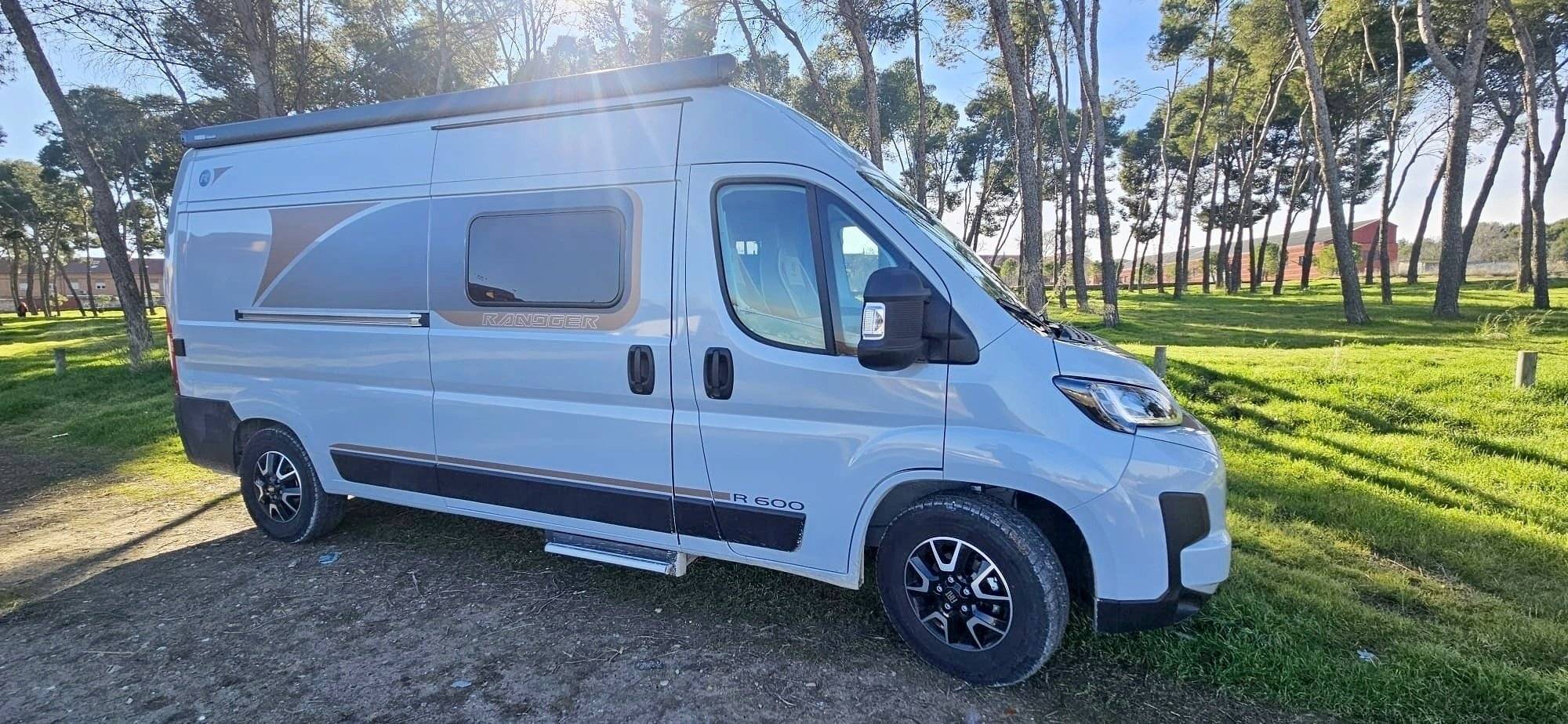 Vista del vehicle angle davanter Fiat Fiat ducato - Yescapa