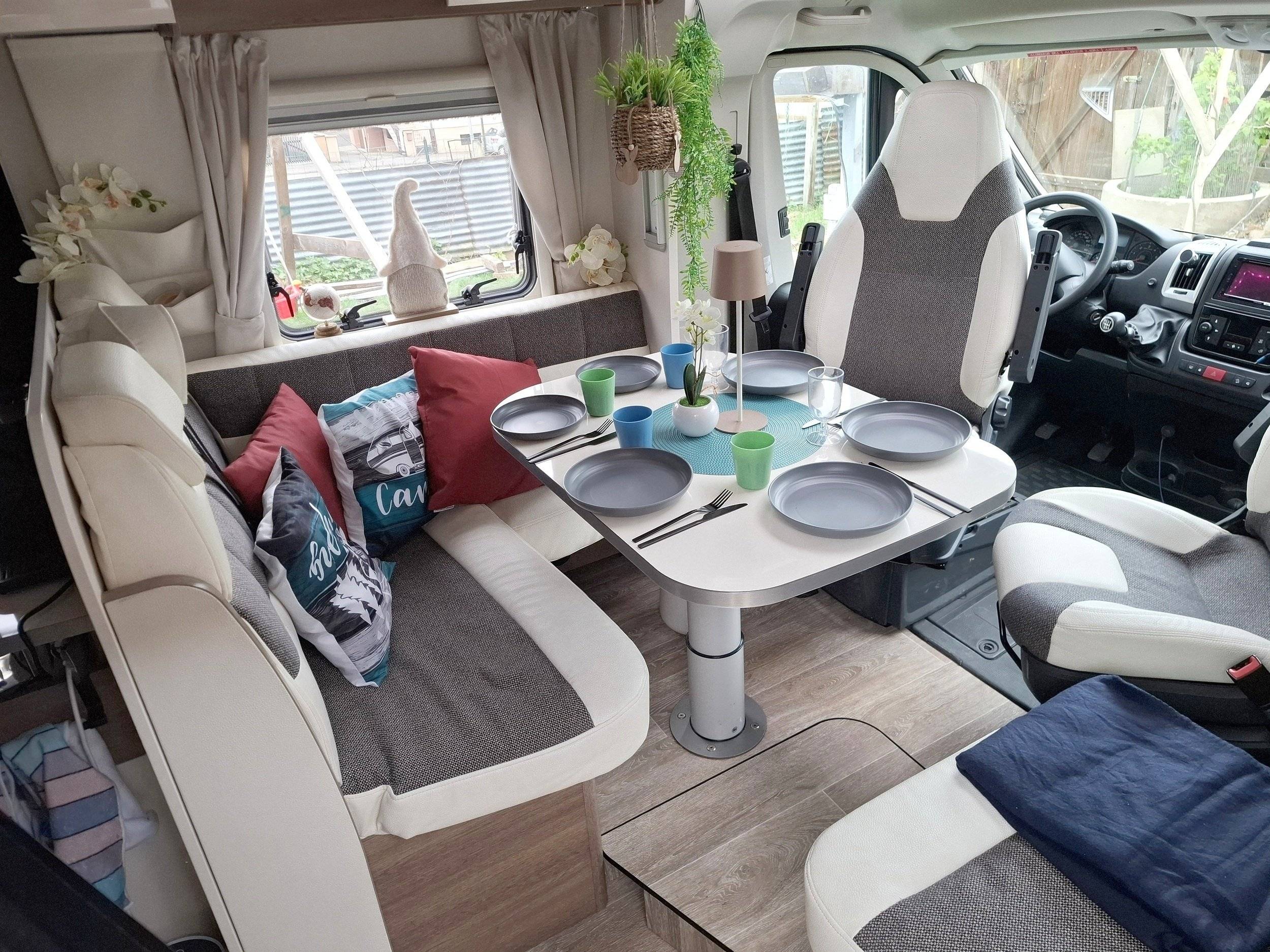 Menjador Citroën - Yescapa