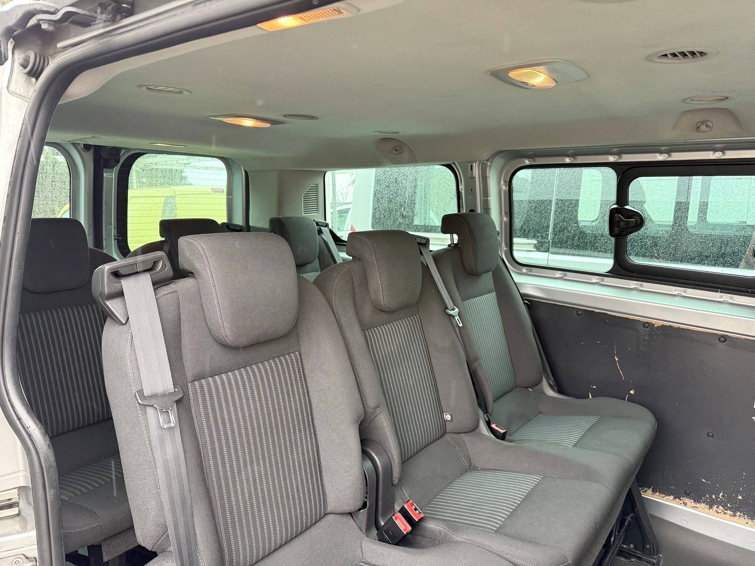 Comedor Ford Custom L2H1 version Trend 2,2 l 125 ch - Yescapa