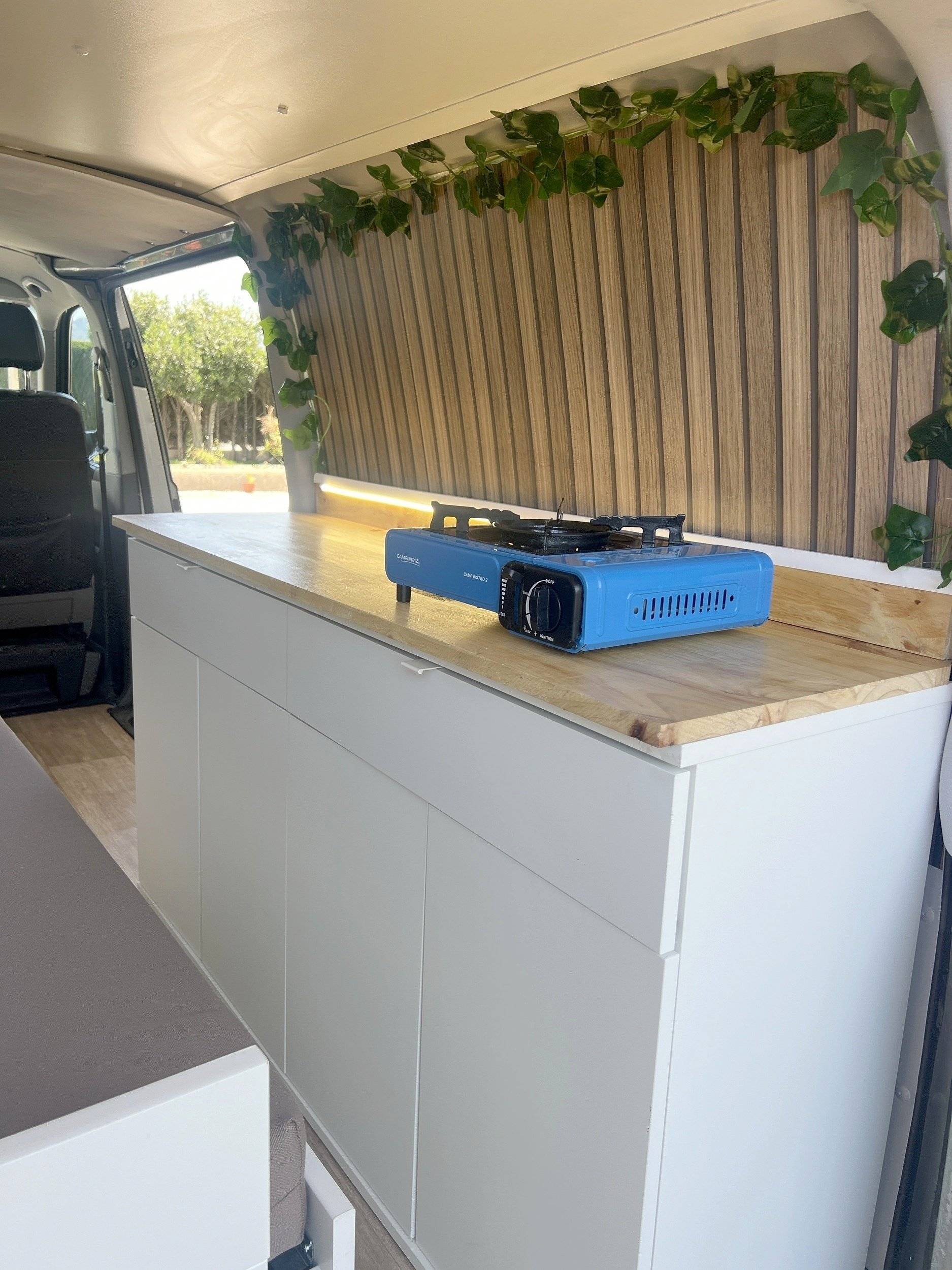 Coin cuisine Volkswagen T5 2,5l 174 ch - Yescapa