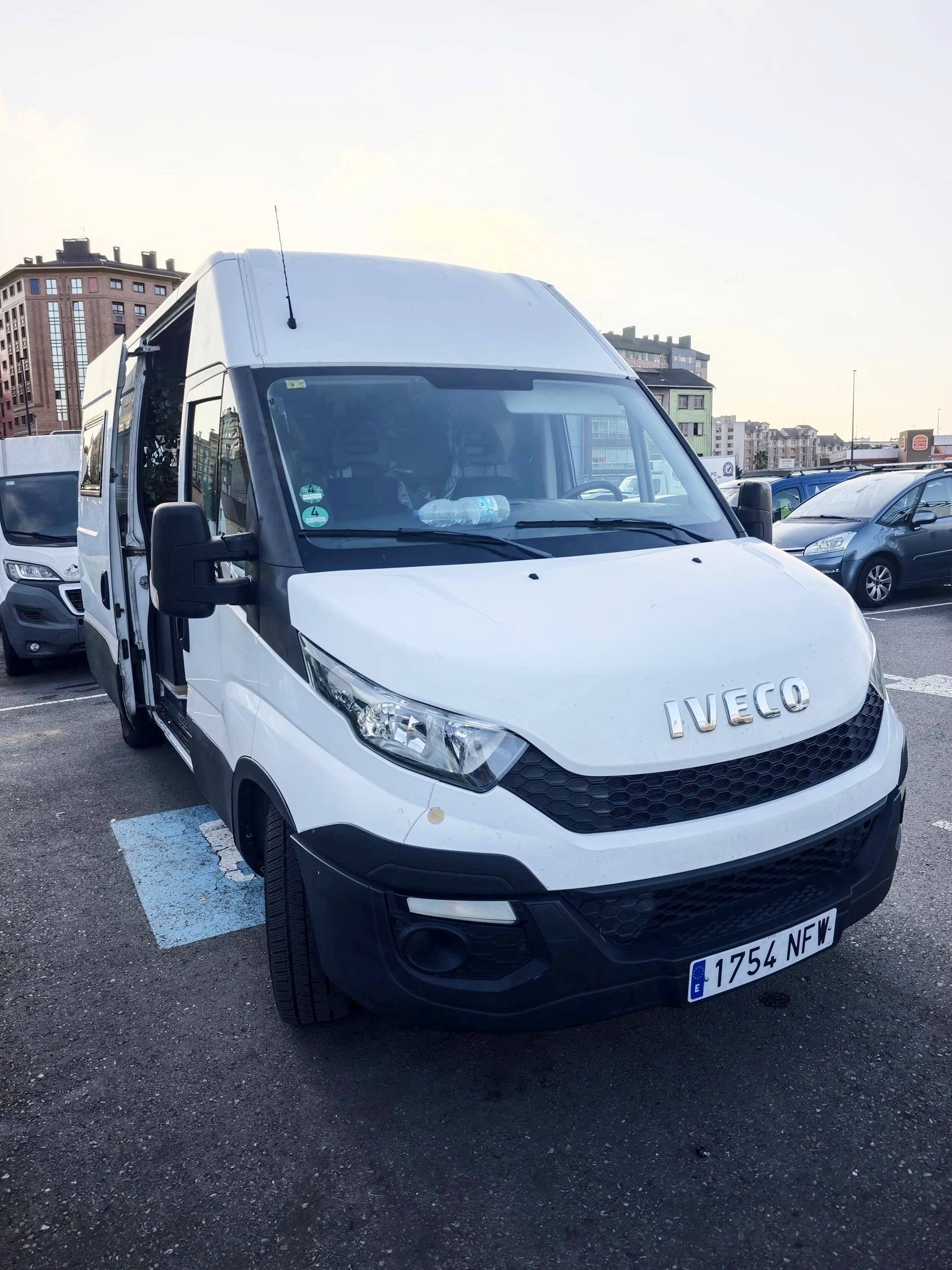 Front view from 3/4 Iveco - Yescapa