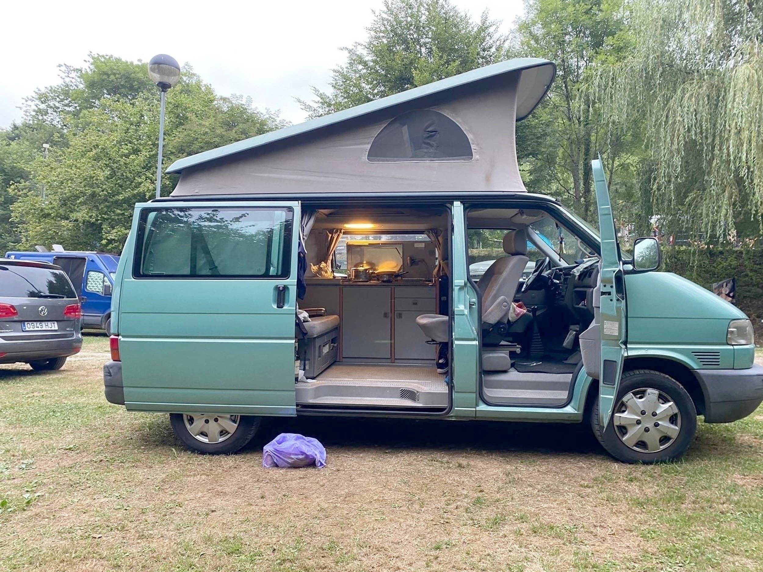 Coin repas Volkswagen VOLKSWAGEN CALIFORNIA - Yescapa