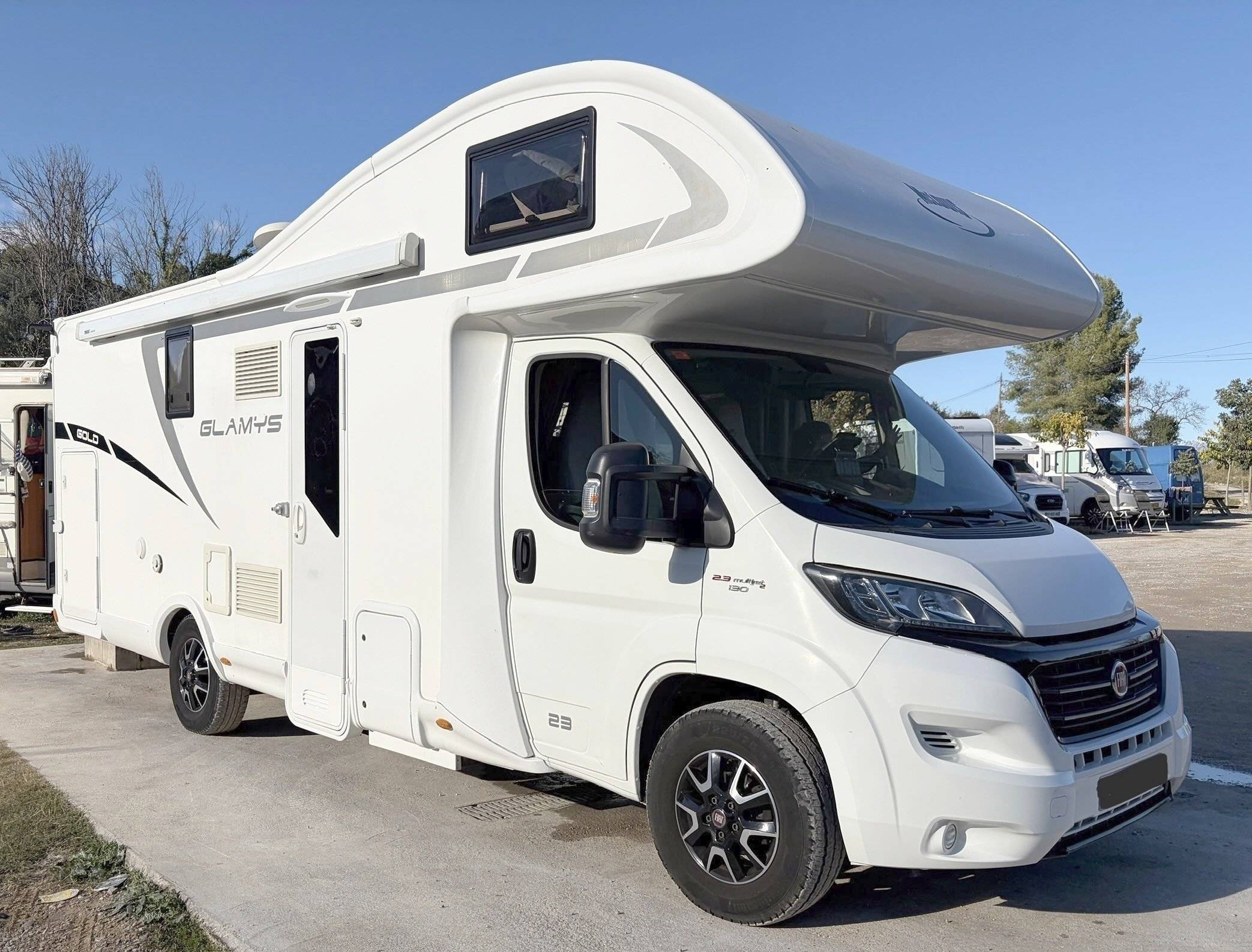 Vista frontale a ¾ Fiat ducato - Yescapa