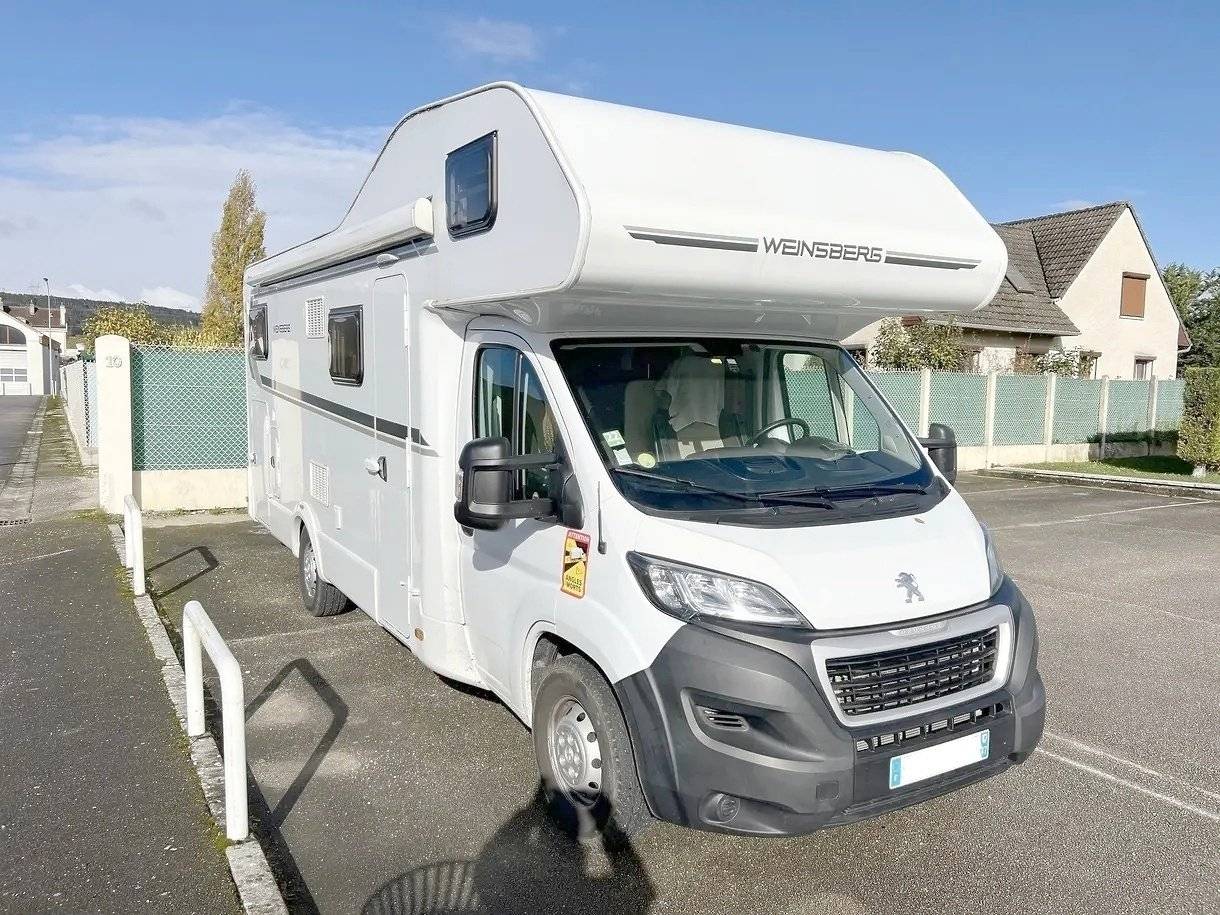 Vista de 3/4 Peugeot PEUGEOT Boxer 163 - Yescapa