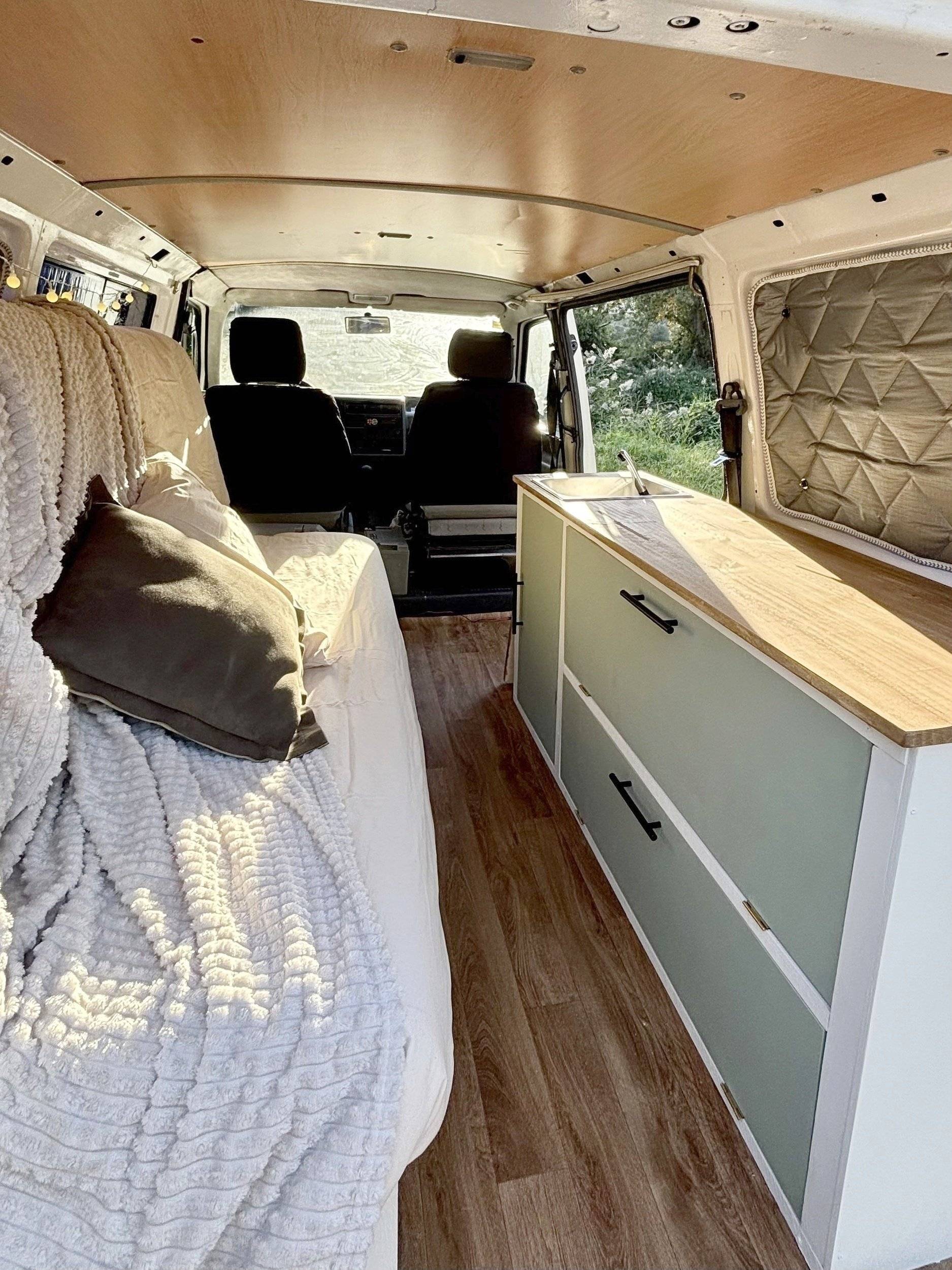 Vue avant de 3/4 Volkswagen T4 1.9l TD - Yescapa