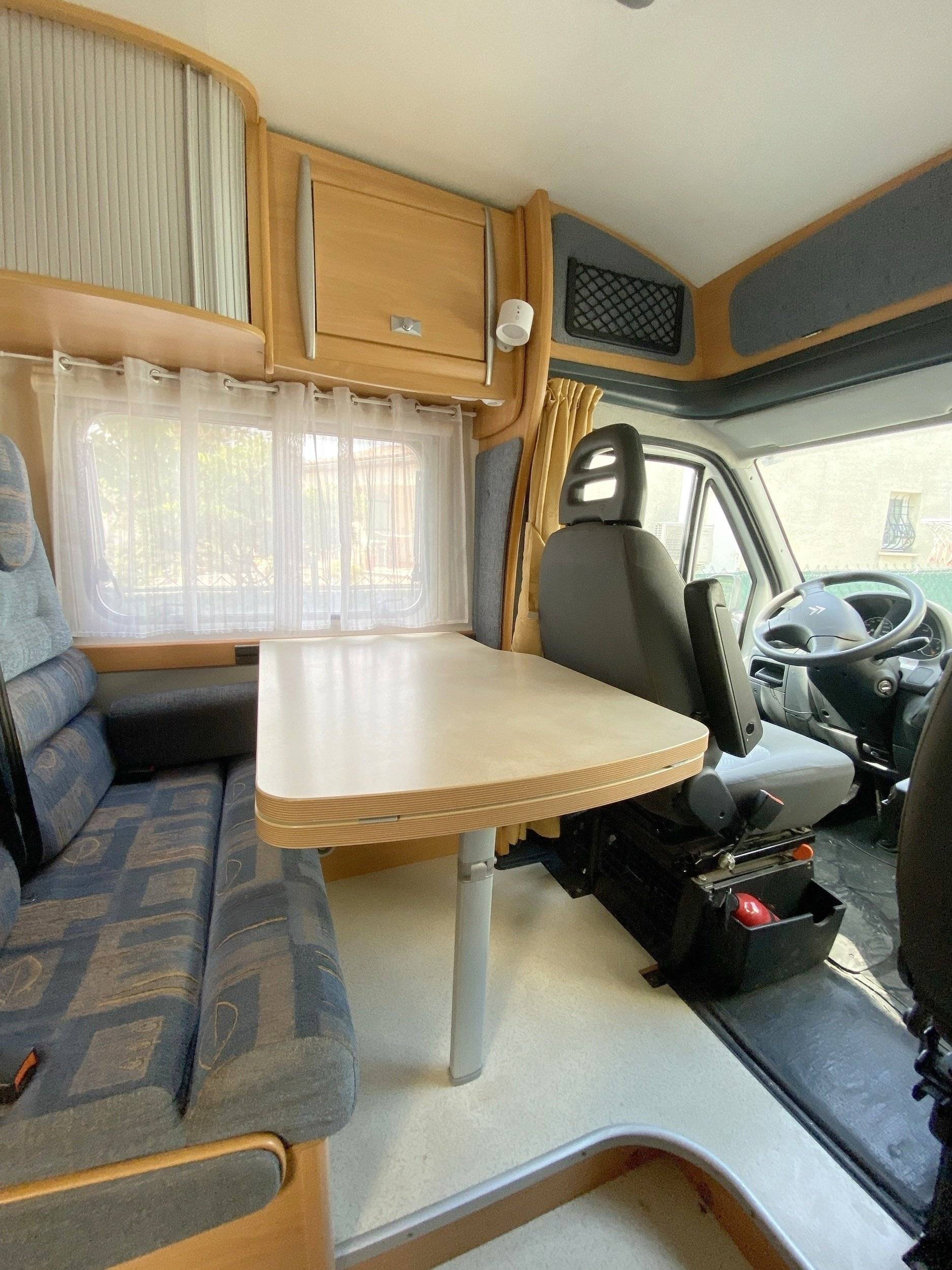 Dinette Citroën Jumper 2,8 HDI 127 cv - Yescapa