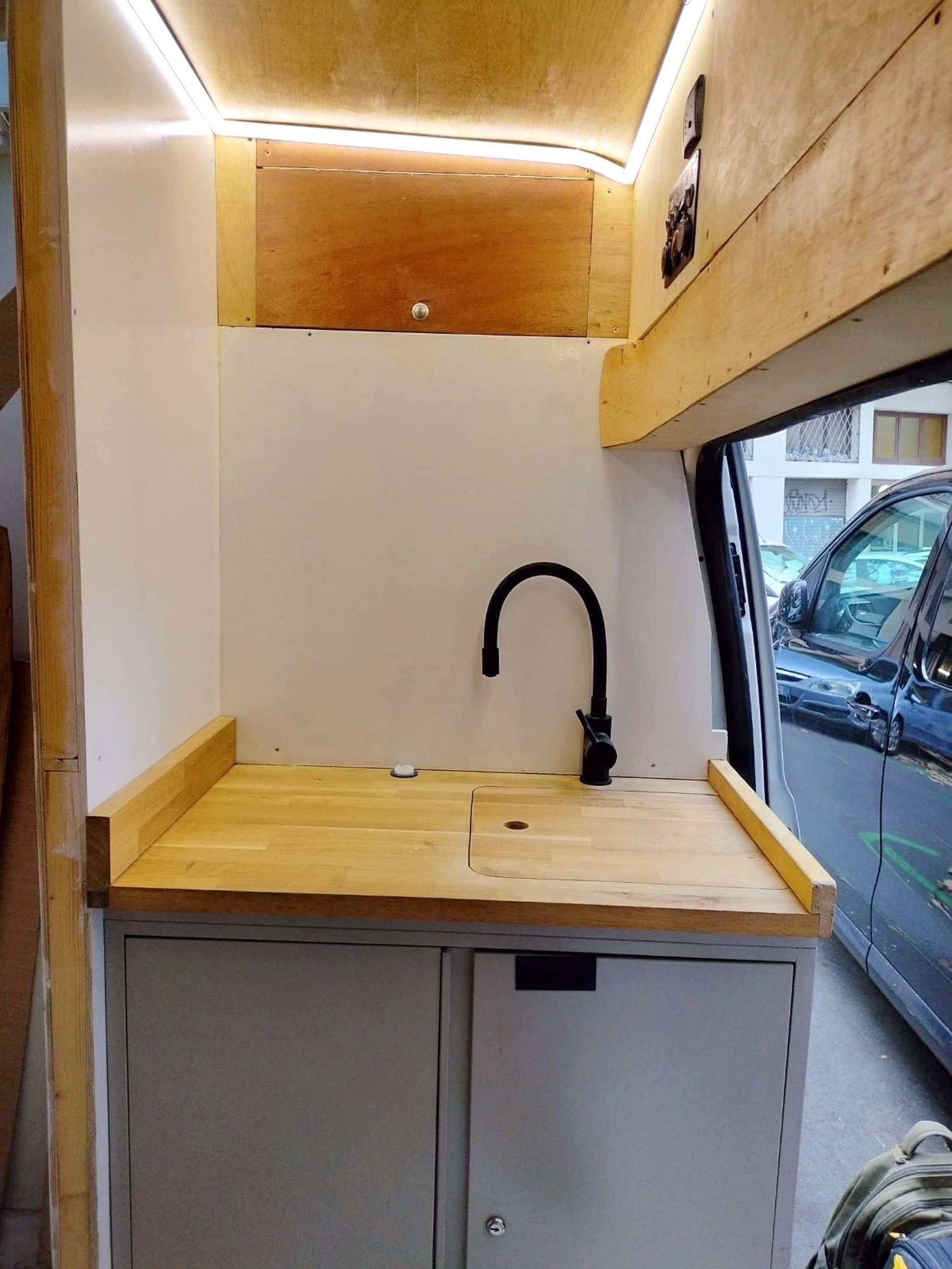 Cuina Ford Transit Custom 2,0 l 130 ch - Yescapa