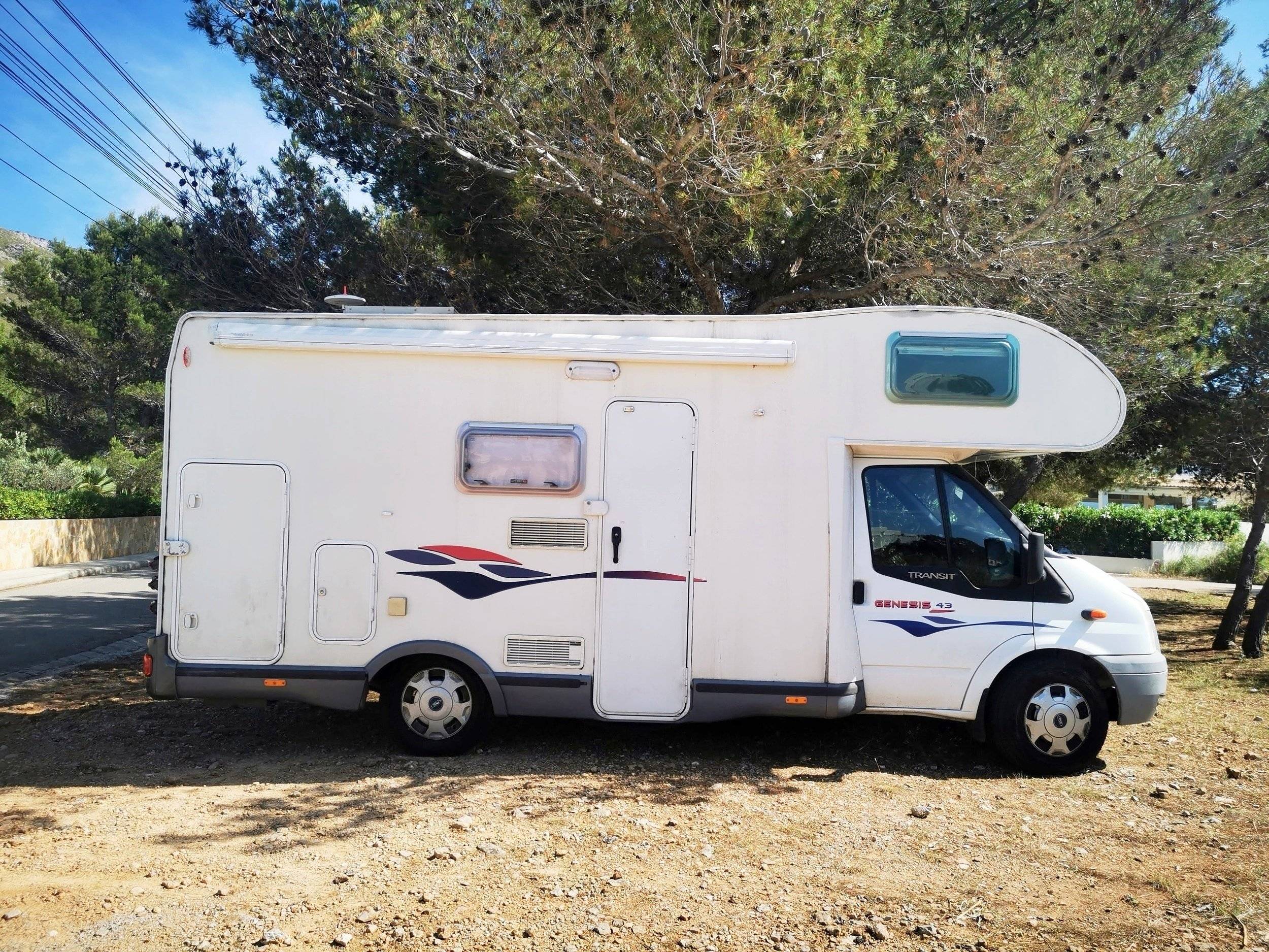 Vista del vehículo ángulo delantero Ford ford transit - Yescapa