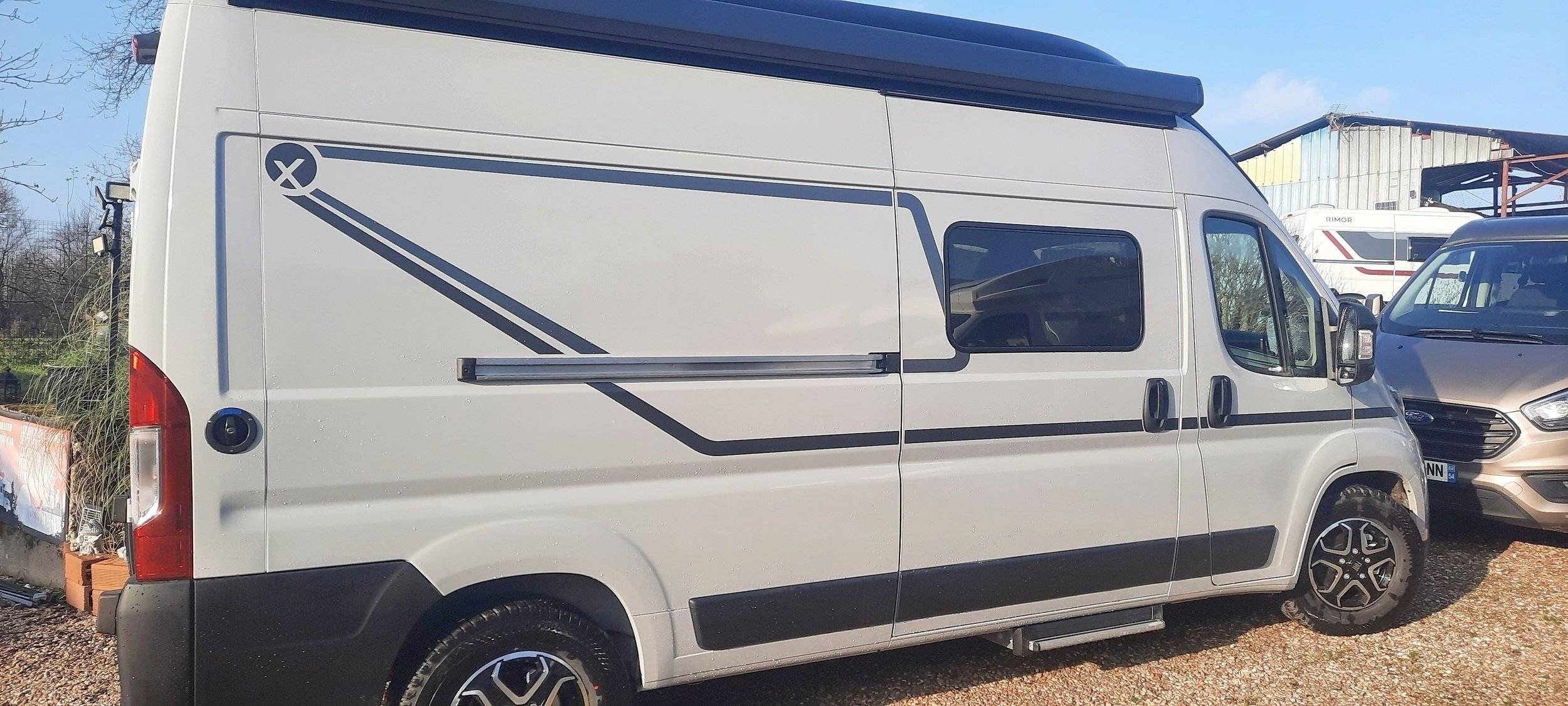 Vista frontale a ¾ Fiat Fiat ducato - Yescapa