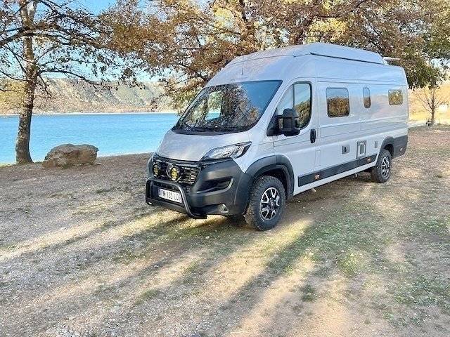 Front view from 3/4 Fiat Fiat ducato - Yescapa