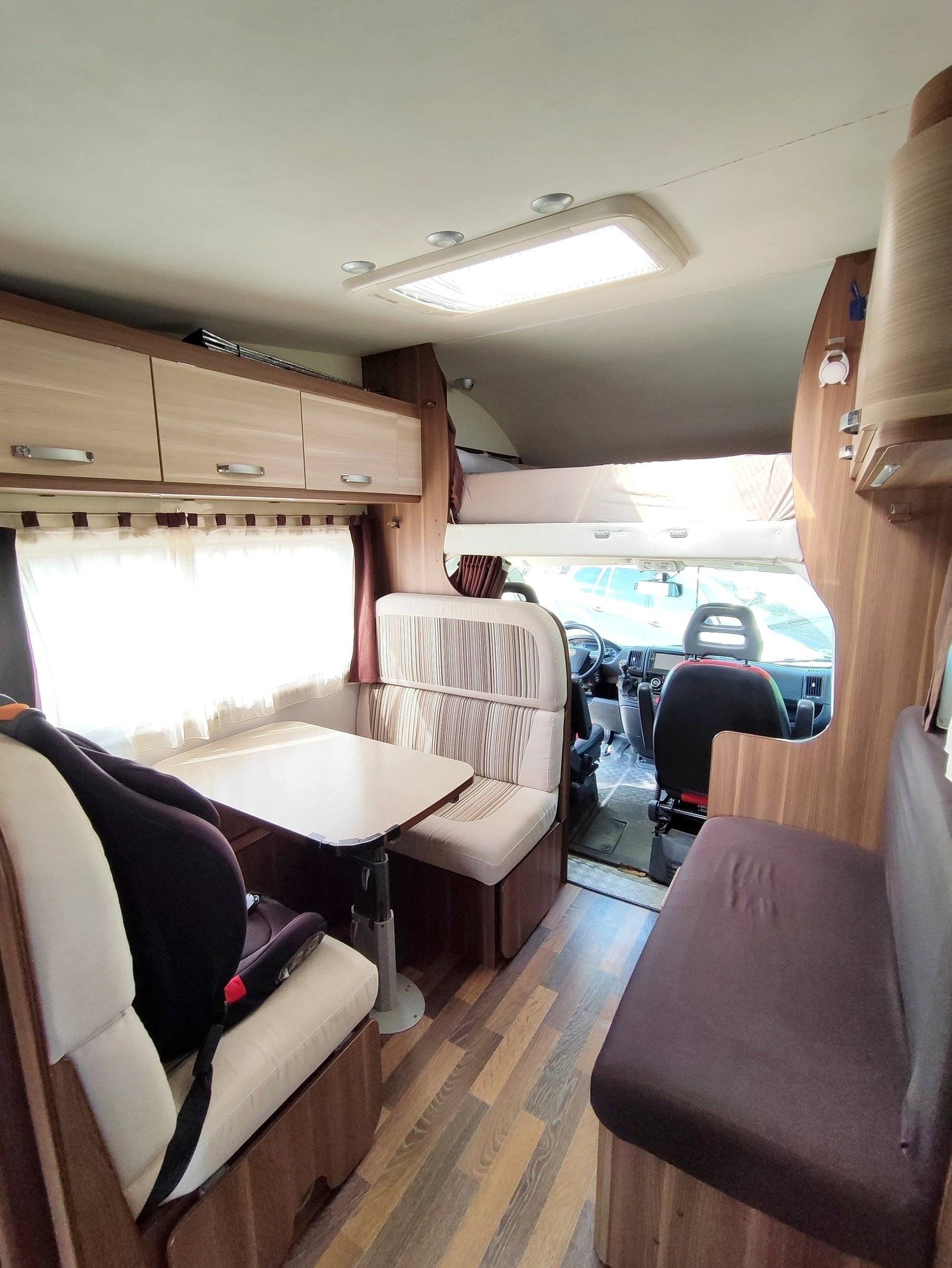 Área de jantar Fiat 2,3 l 130 ch. - Yescapa