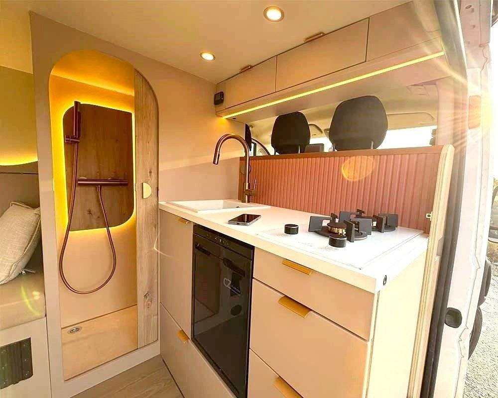 Dining Area Fiat Ducato 2,2 l Multijet 130 ch. - Yescapa