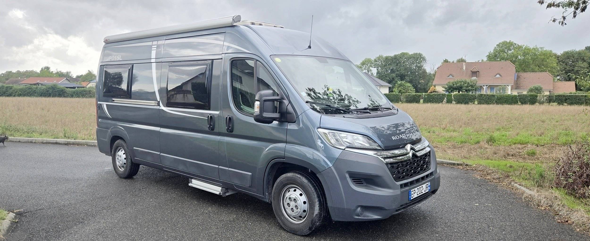 Front view from 3/4 Citroën Jumper 2,0 l 130 ch - Yescapa