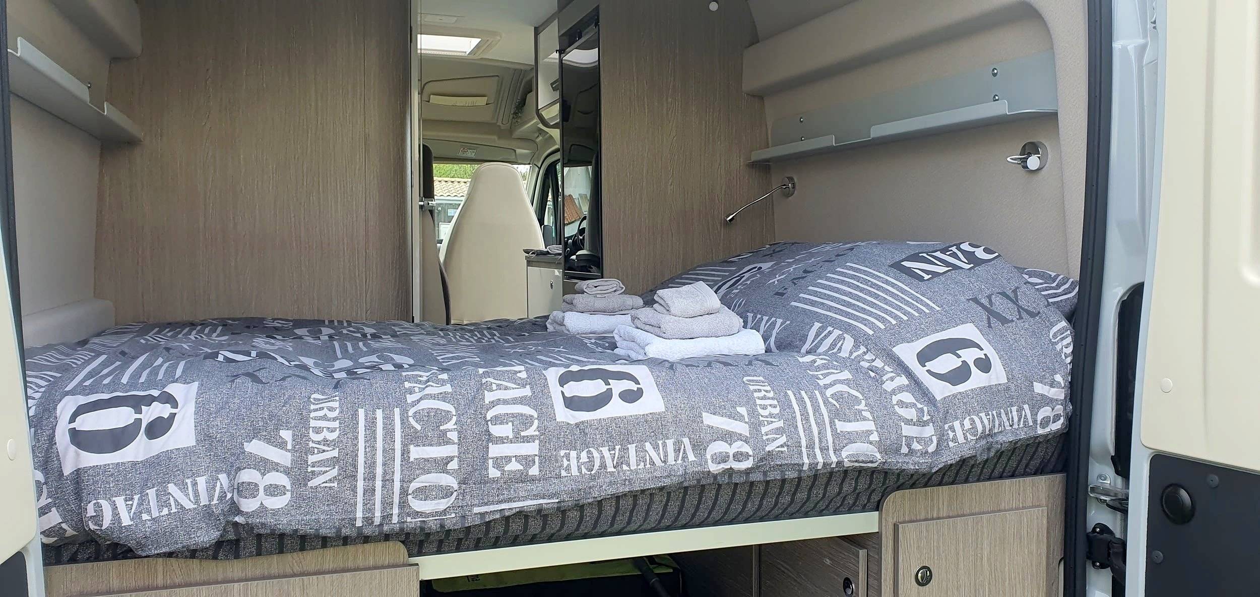 Couchages Citroën Jumper 2,2 l 140 ch - Yescapa