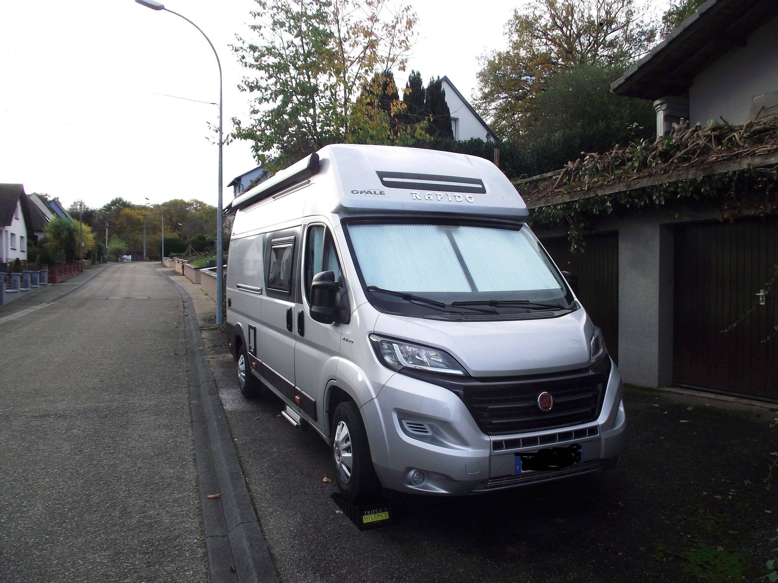 schräge Vorderansicht Fiat 2,3l 140ch - Yescapa