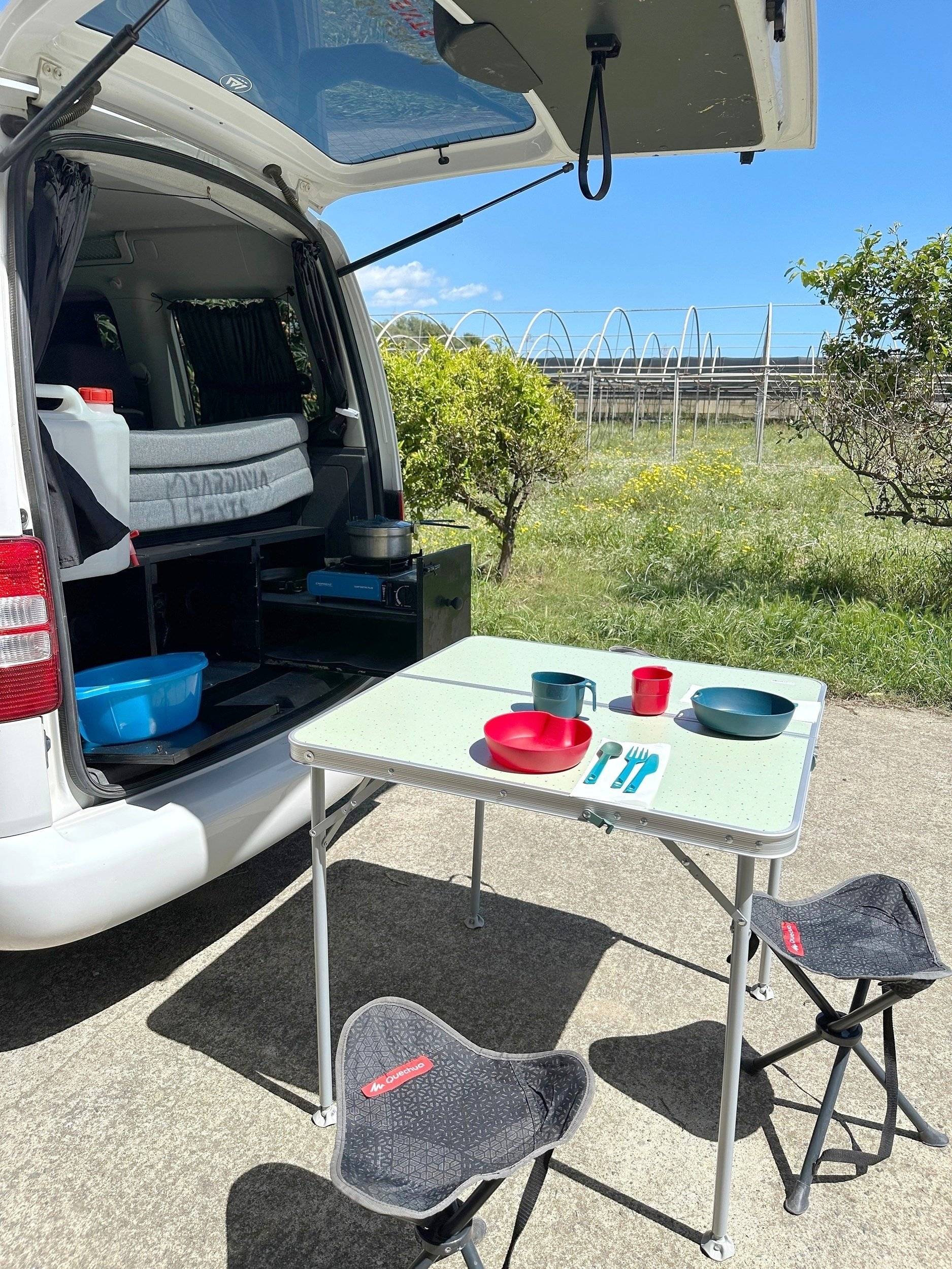 Área de jantar Volkswagen Caddy - Yescapa