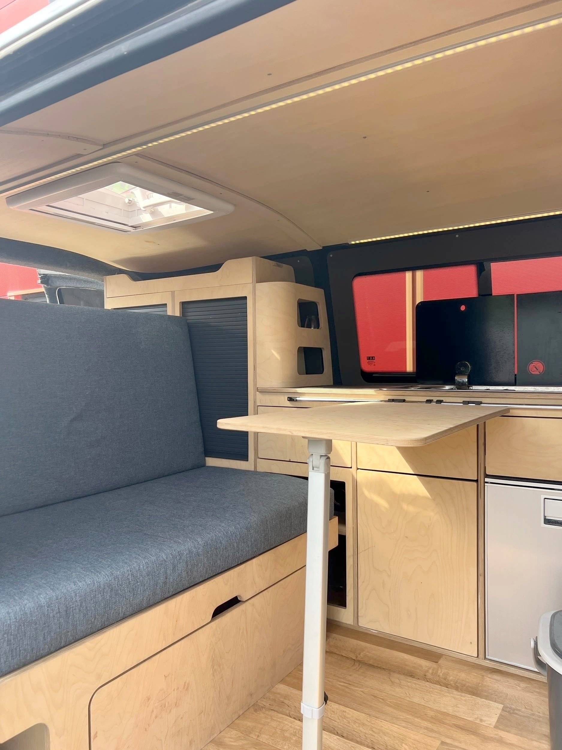 Comedor Volkswagen T5 2 l 102 ch - Yescapa