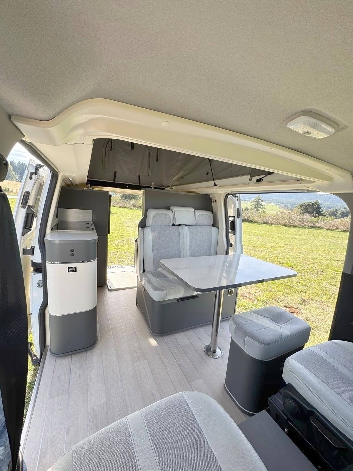 Dining Area Ford Ford Transit Custom - Yescapa
