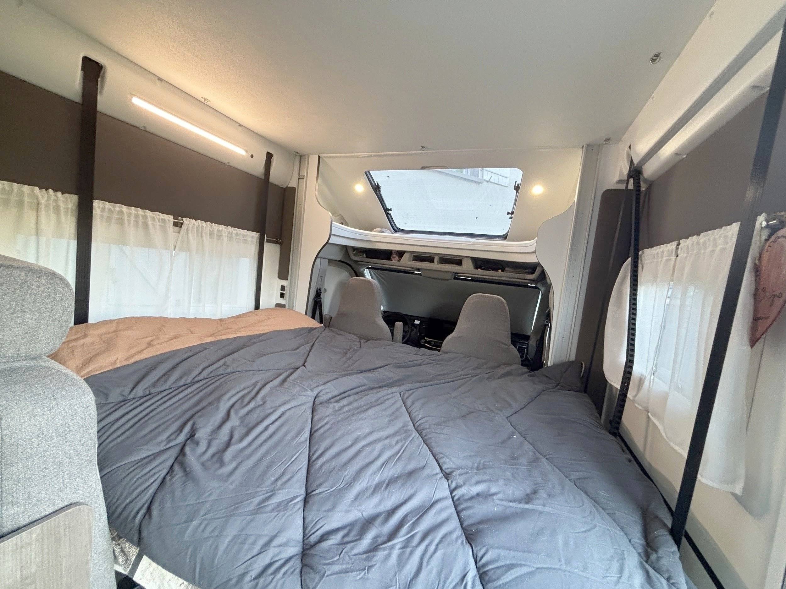 Plazas en cama Ford Transit 165 cv BVA 8 - Yescapa