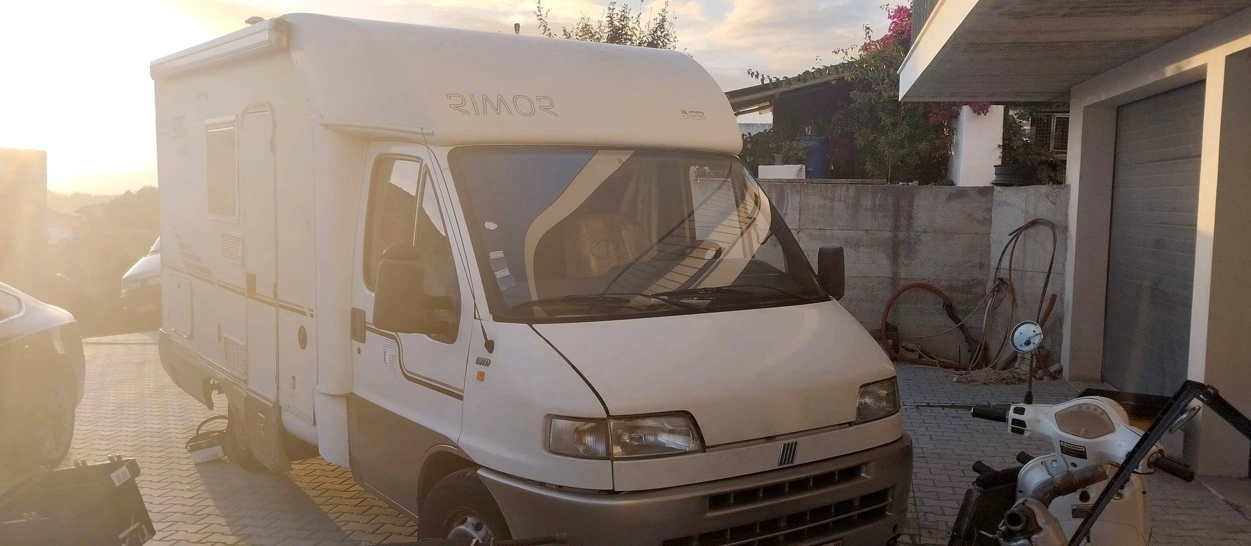Voorkant 3/4 Fiat Ducato - Yescapa