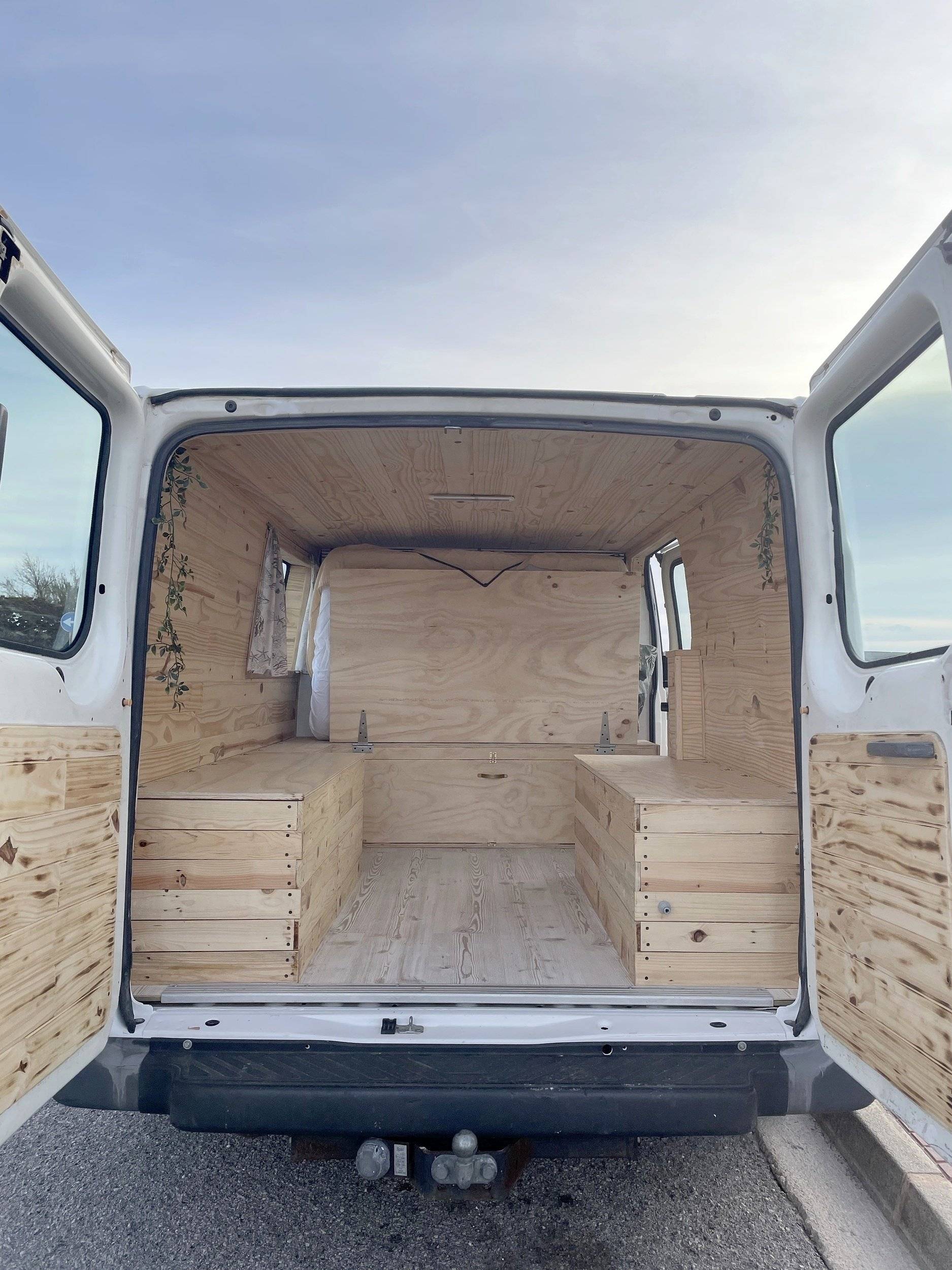 Camper Track FORD TRANSIT D3F-SRW/260 KOMBI 6 MAN