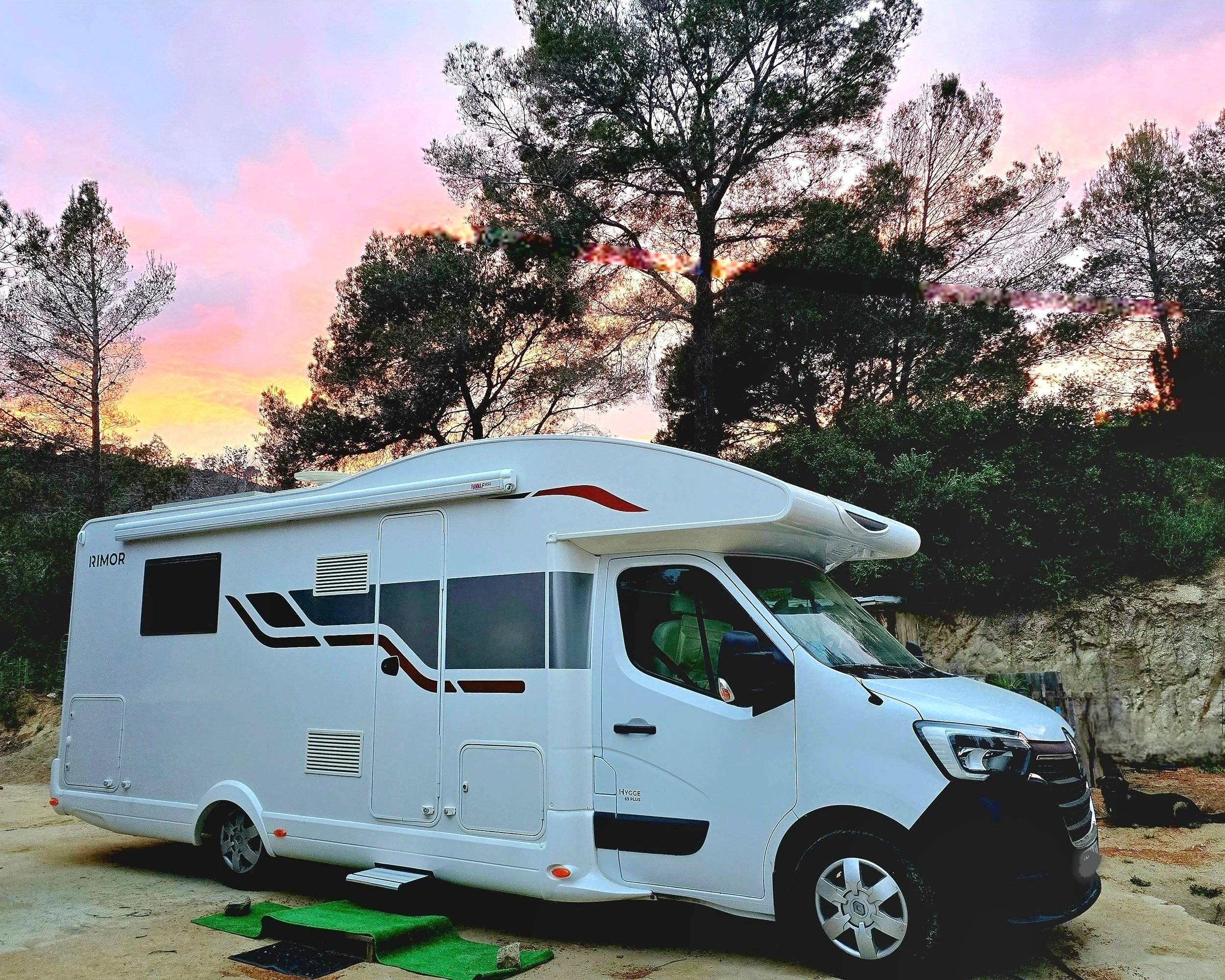 Vue avant de 3/4 Renault Master 2,3 l 145 ch - Yescapa