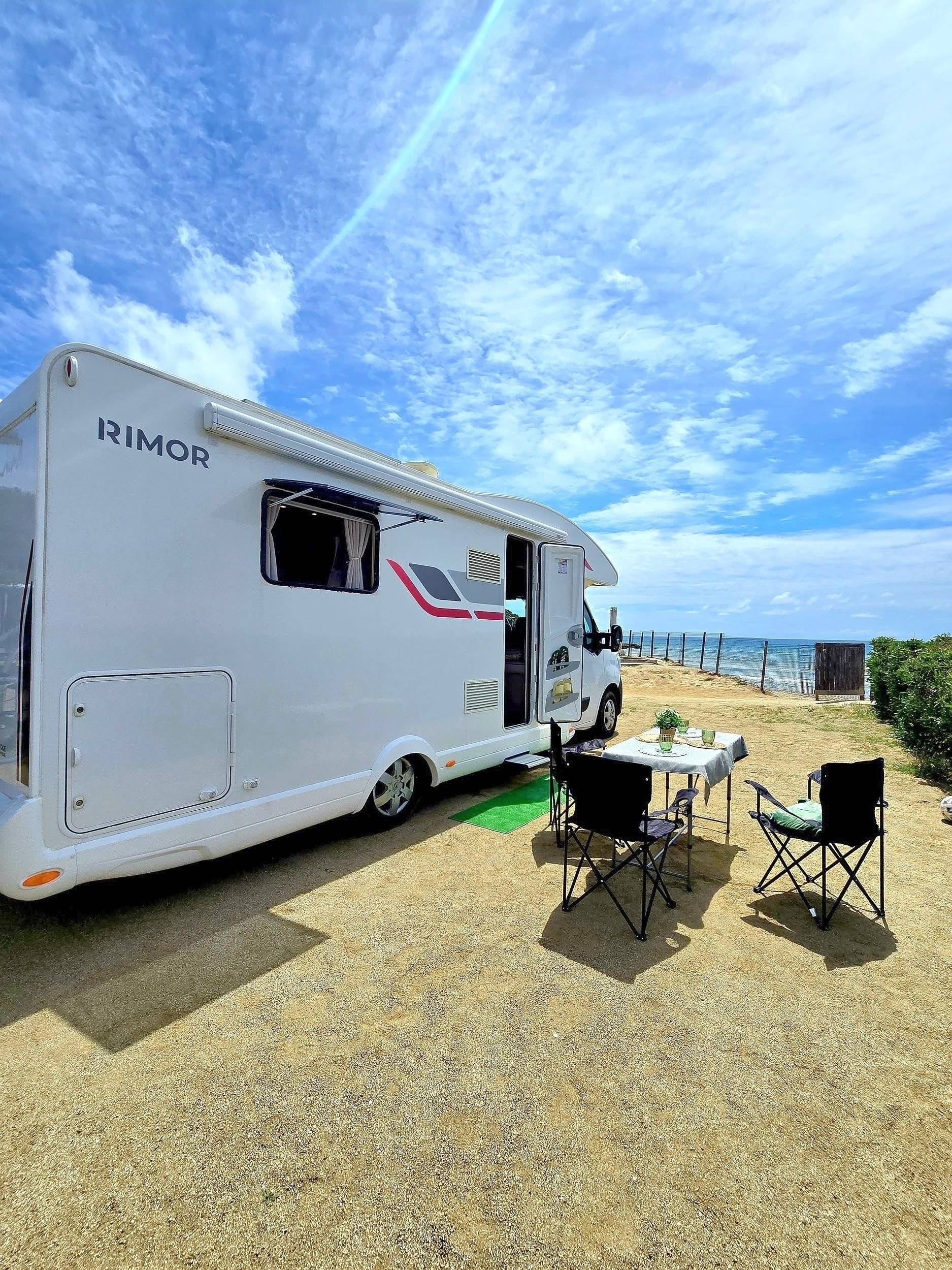 Vue avant de 3/4 Renault Master 2,3 l 145 ch - Yescapa