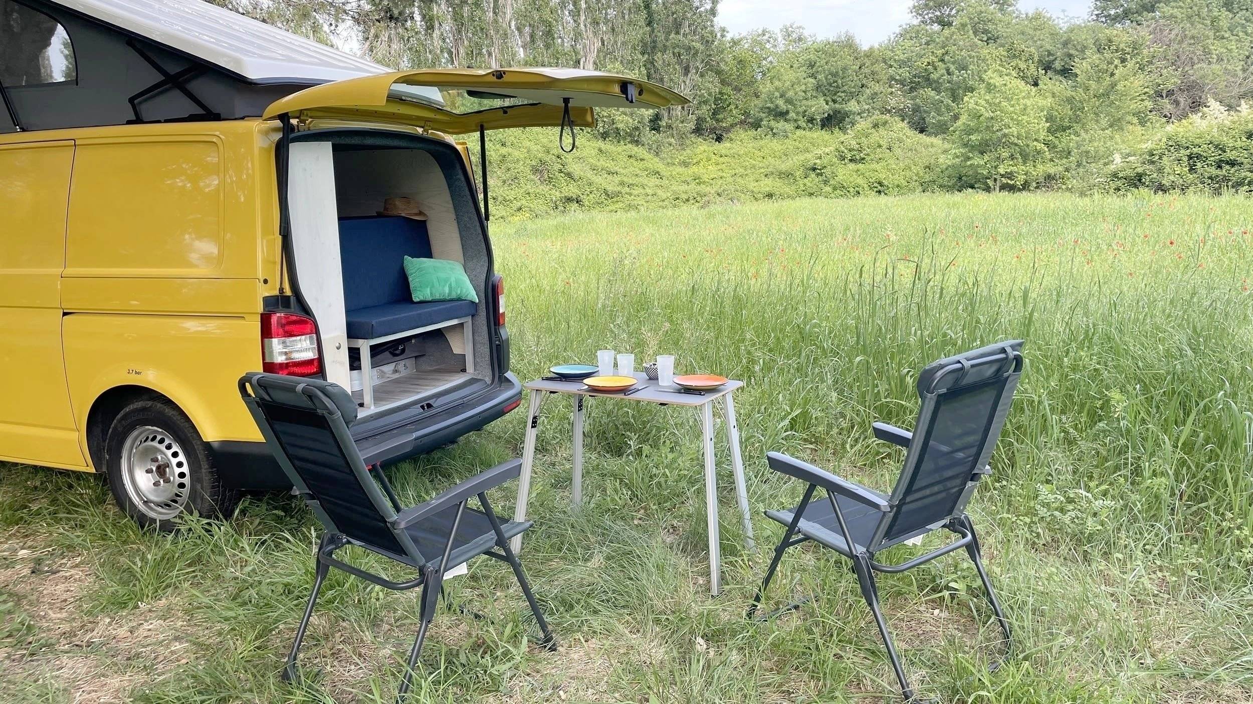 Coin repas Volkswagen T5 2 l 84 ch - Yescapa