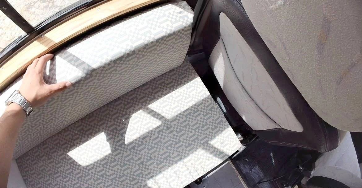 Dining Area Renault TRAFFIC - Yescapa
