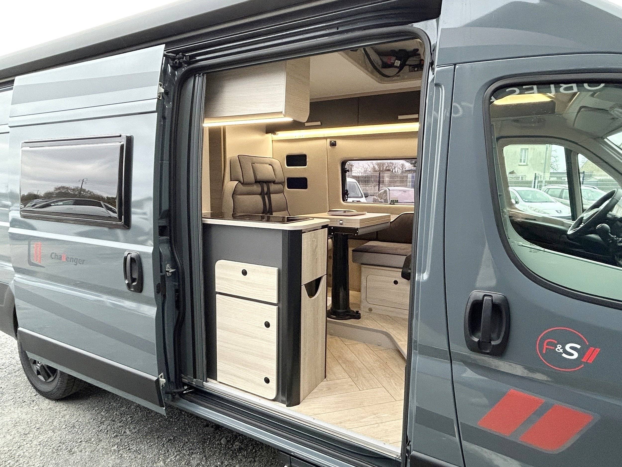 Challenger CHALLENGER F&S