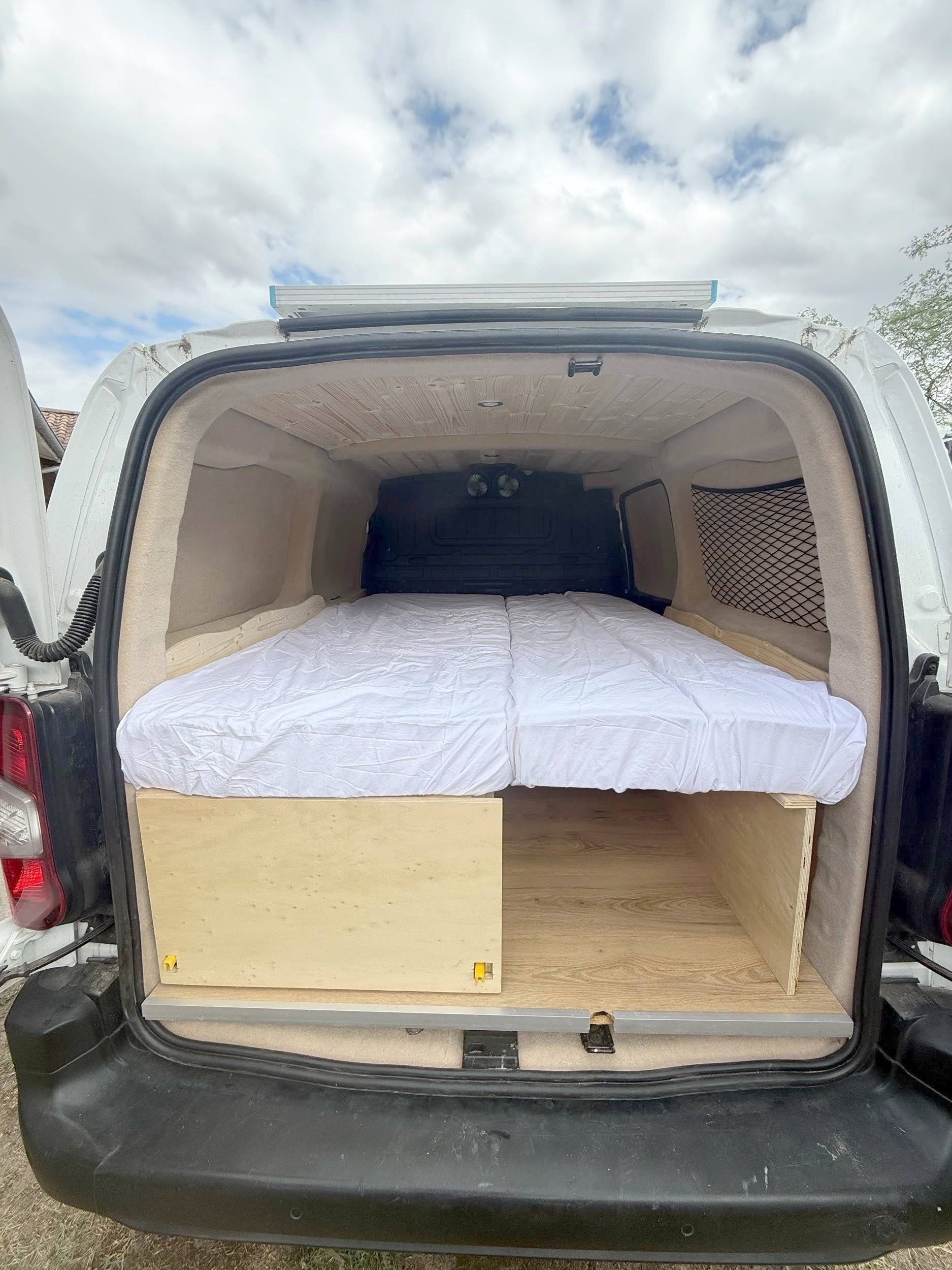 Outro Citroën Berlingo XL - Yescapa