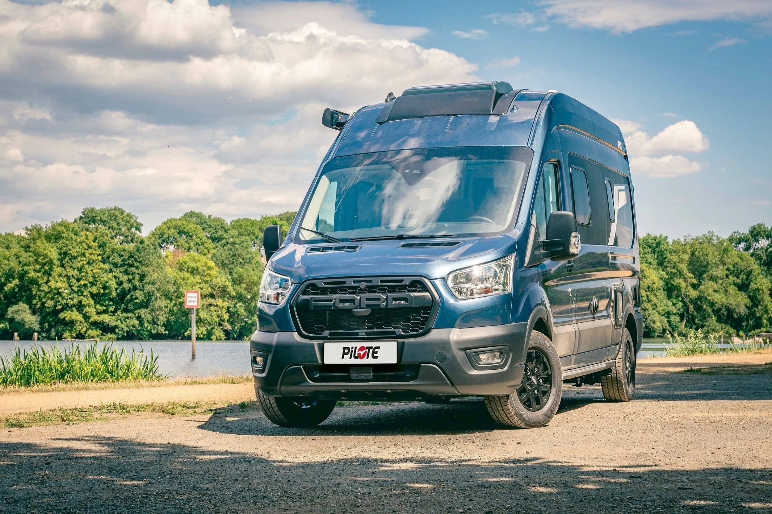 Vista del vehicle angle davanter Ford ford transit - Yescapa