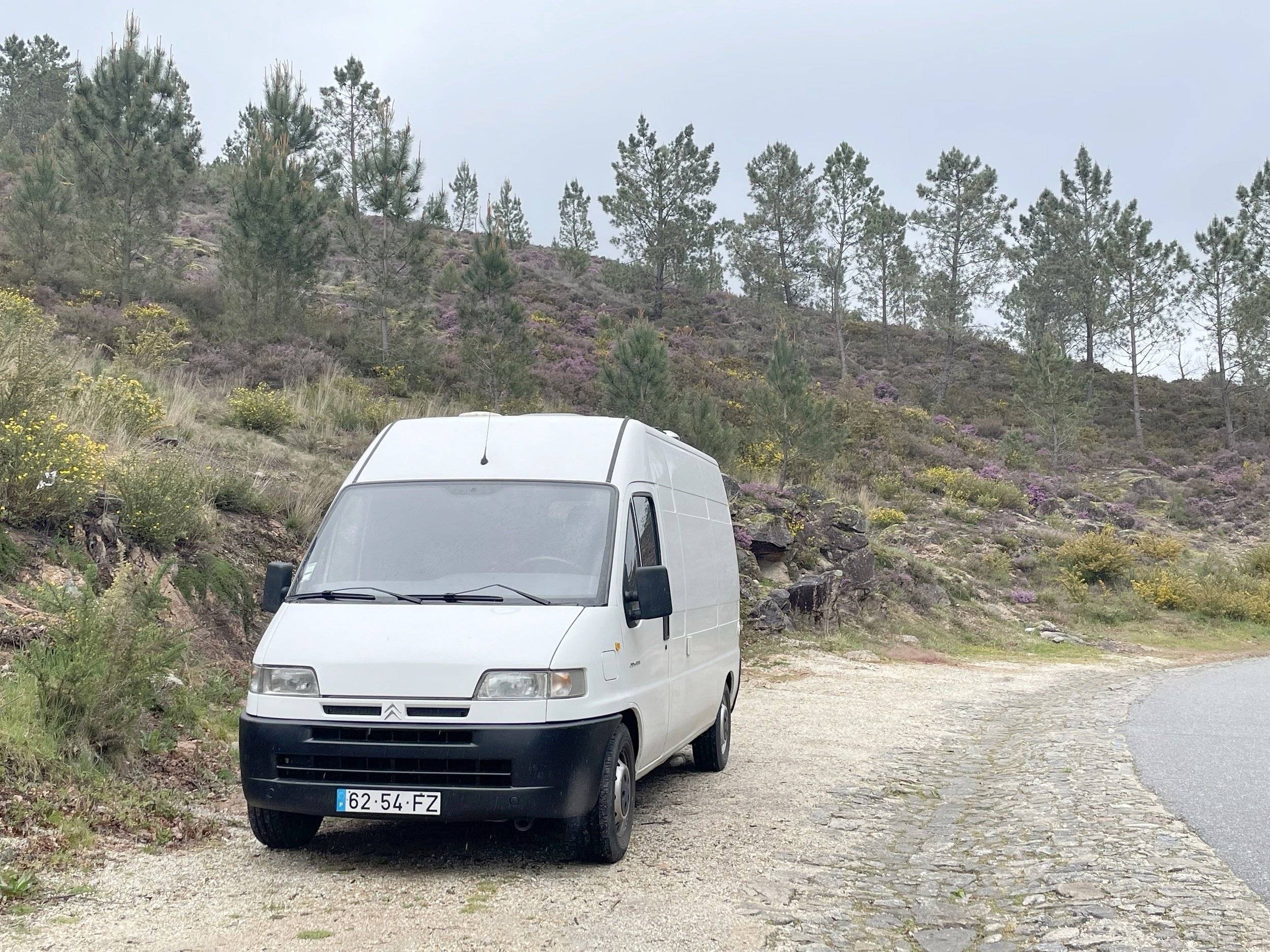 schräge Vorderansicht Citroën - Yescapa