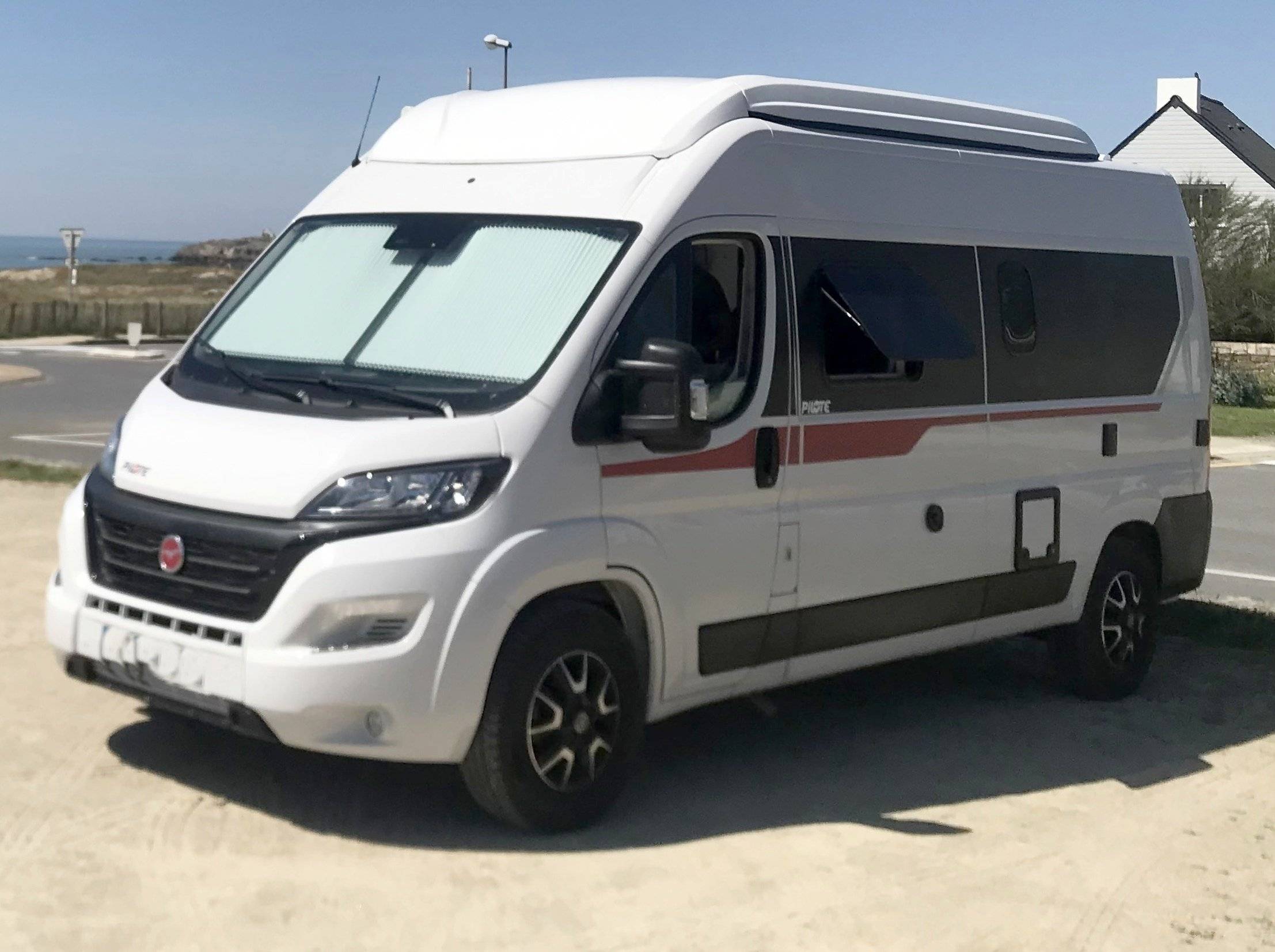 Vista del vehículo ángulo delantero Fiat 2,3 l 140ch - Yescapa