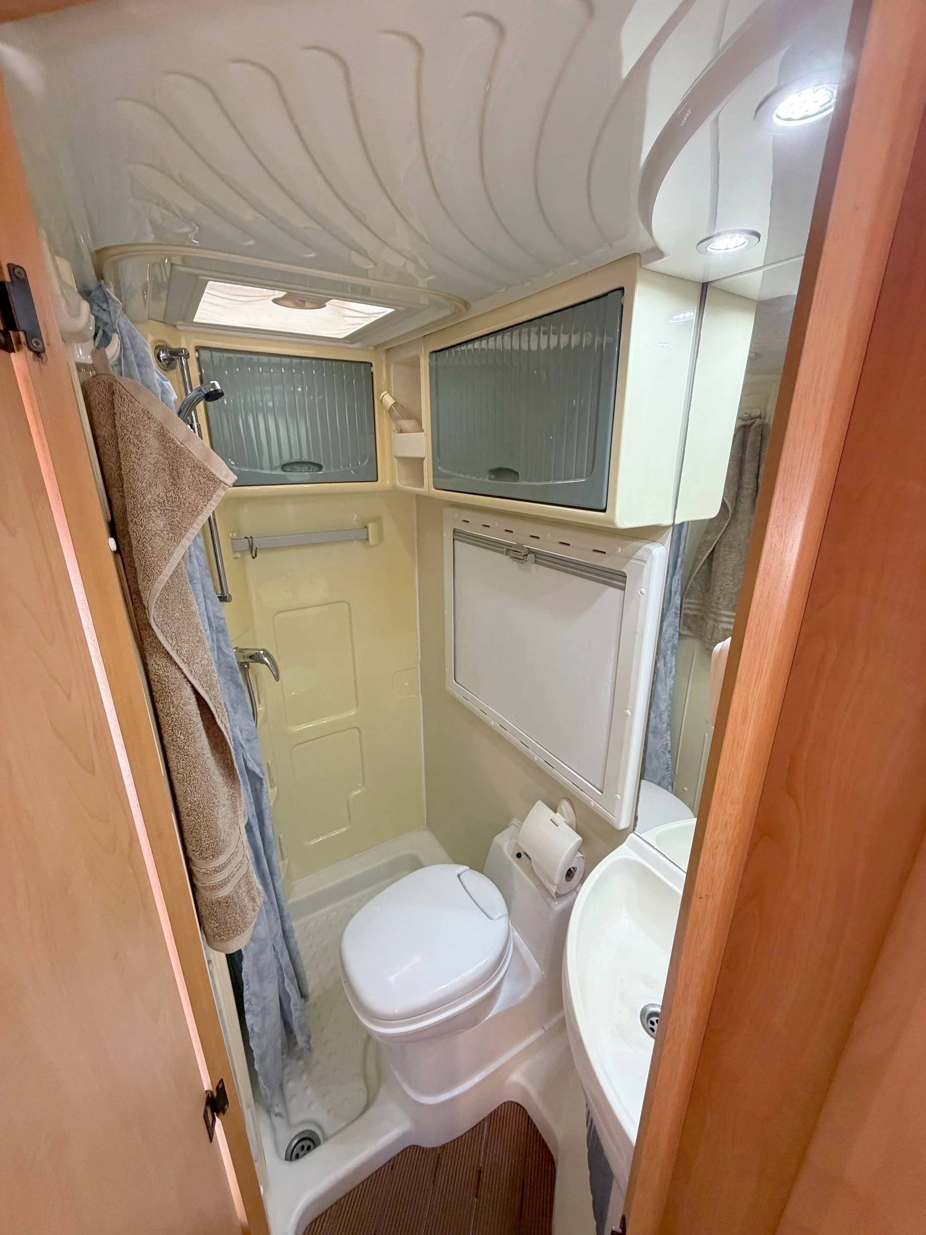Berth Ford Ford D/JXFA - Yescapa