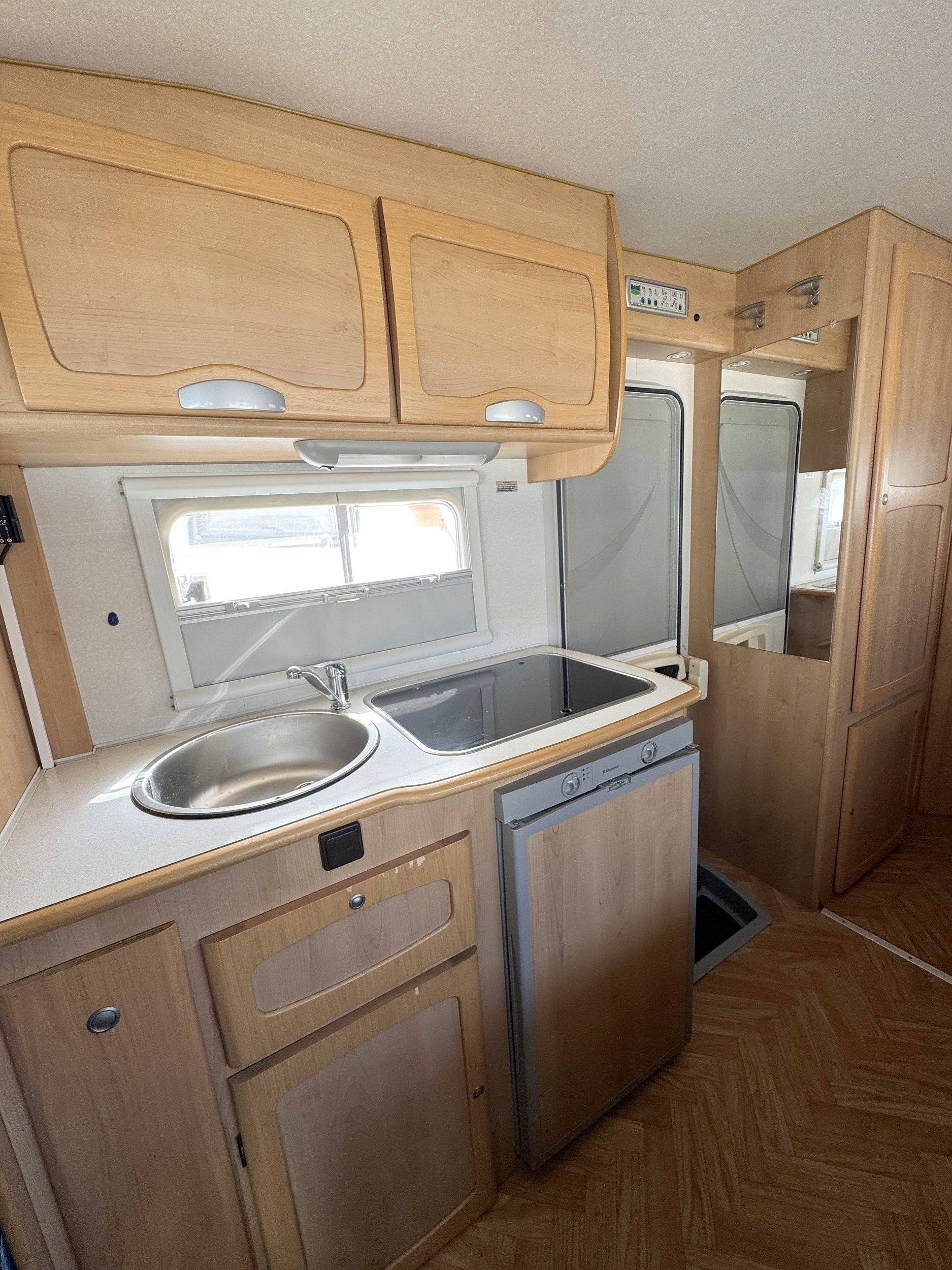 slaapplaatsen Fiat Fiat ducato 2.8l JTD - Yescapa