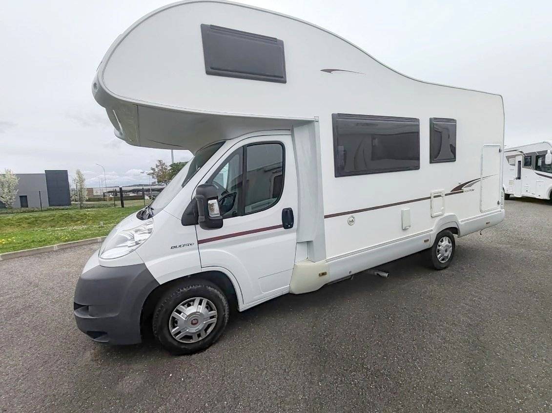 Front view from 3/4 Fiat FIAT DUCATO - Yescapa