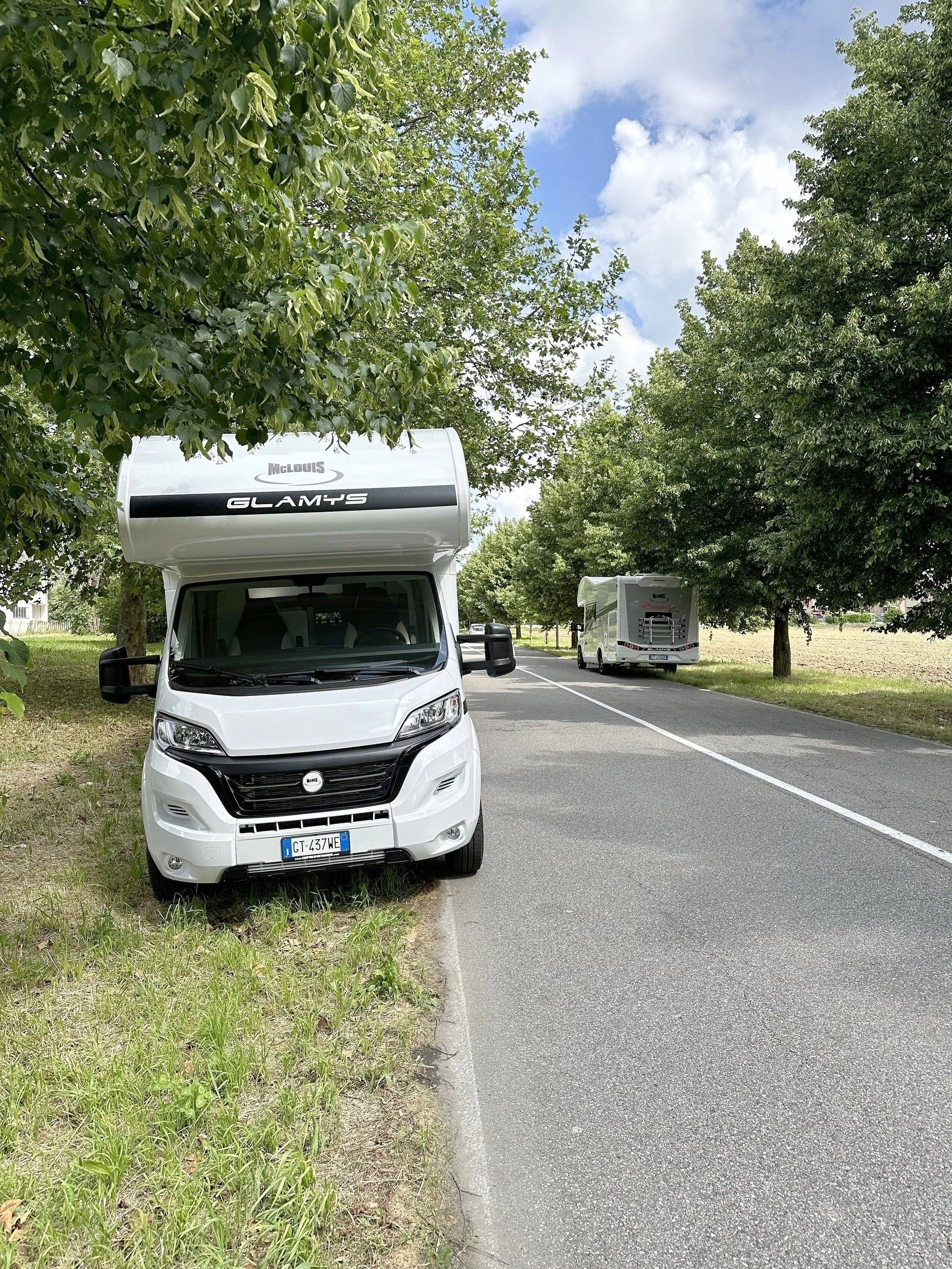 schräge Vorderansicht Fiat - Yescapa
