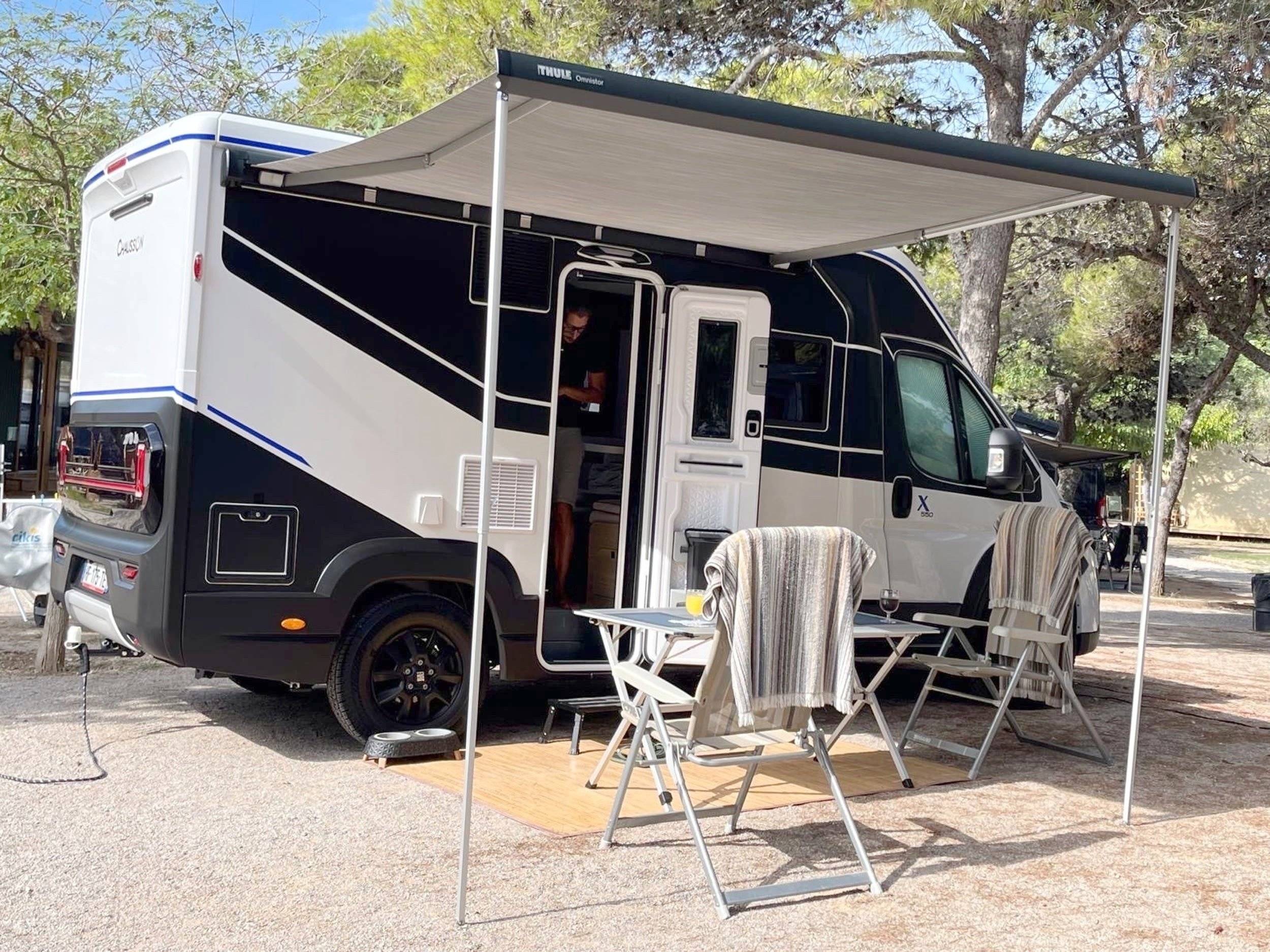 Vista del vehículo ángulo delantero Fiat Ducato 2,0 l 115 ch - Yescapa