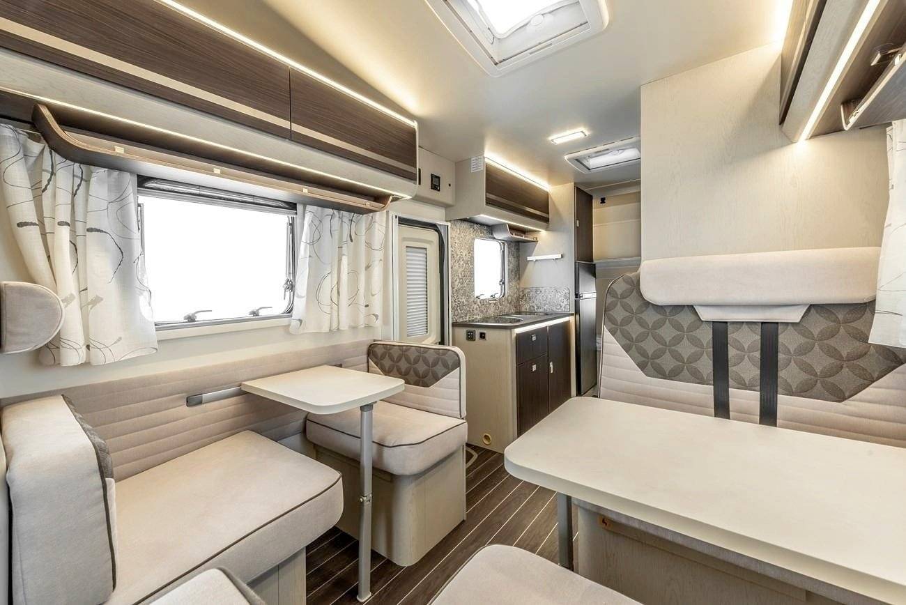Dining Area Fiat Fiat ducato 140cv 2.2L - Yescapa